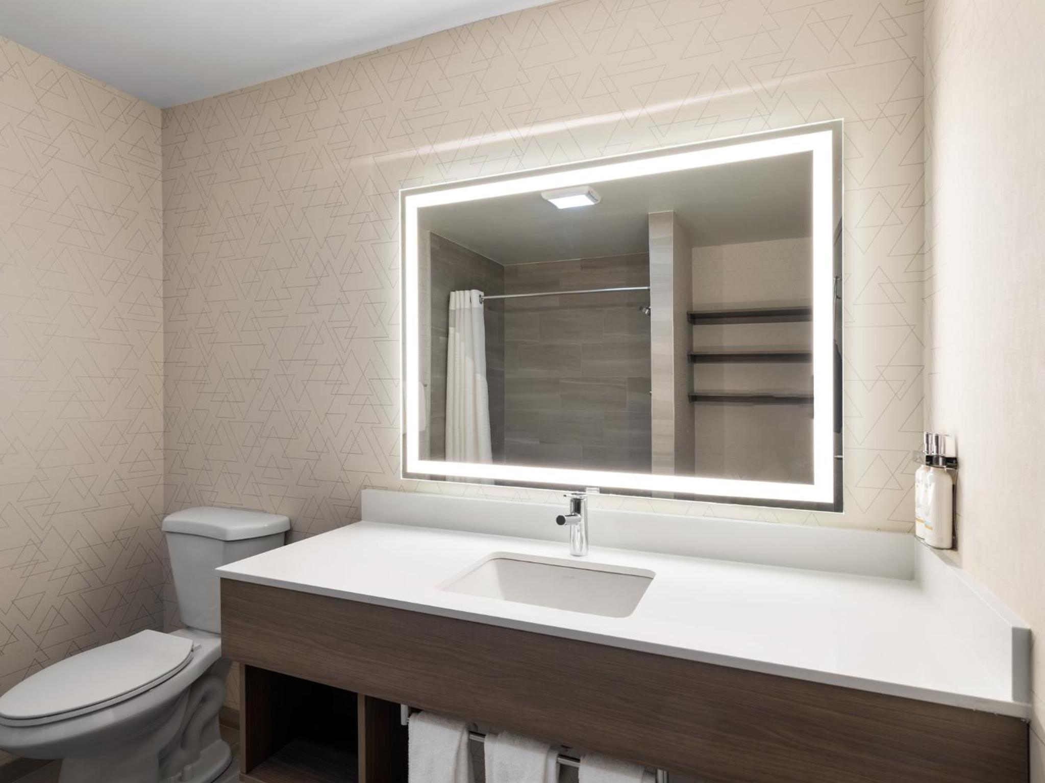 King Suite - Photo 5