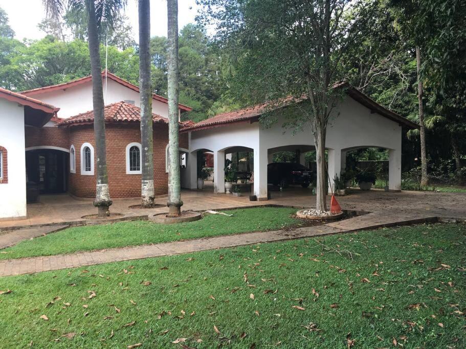 Eight-Bedroom House photo 2
