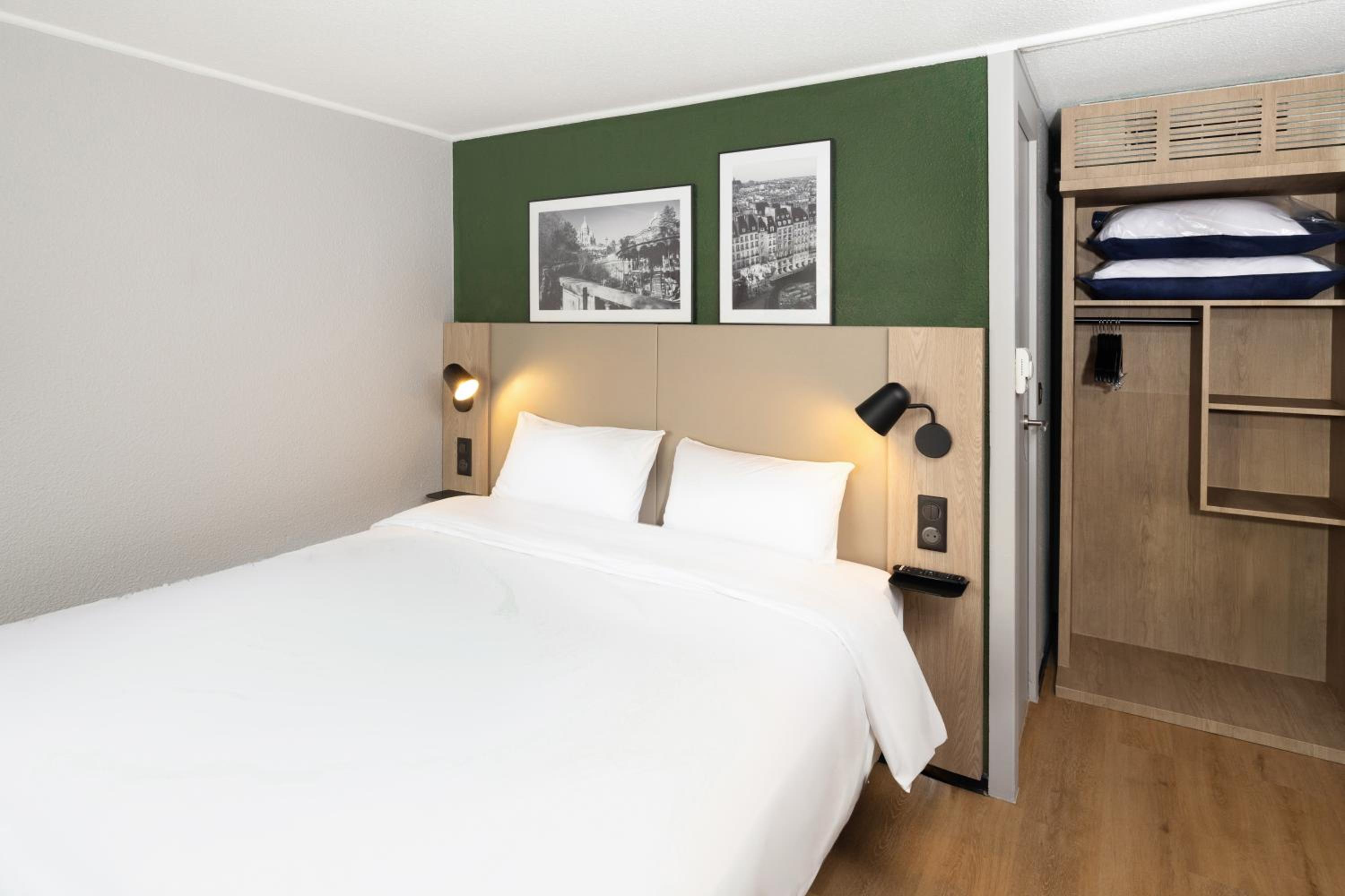 Standard Room - 1 Queen Bed - Photo 9