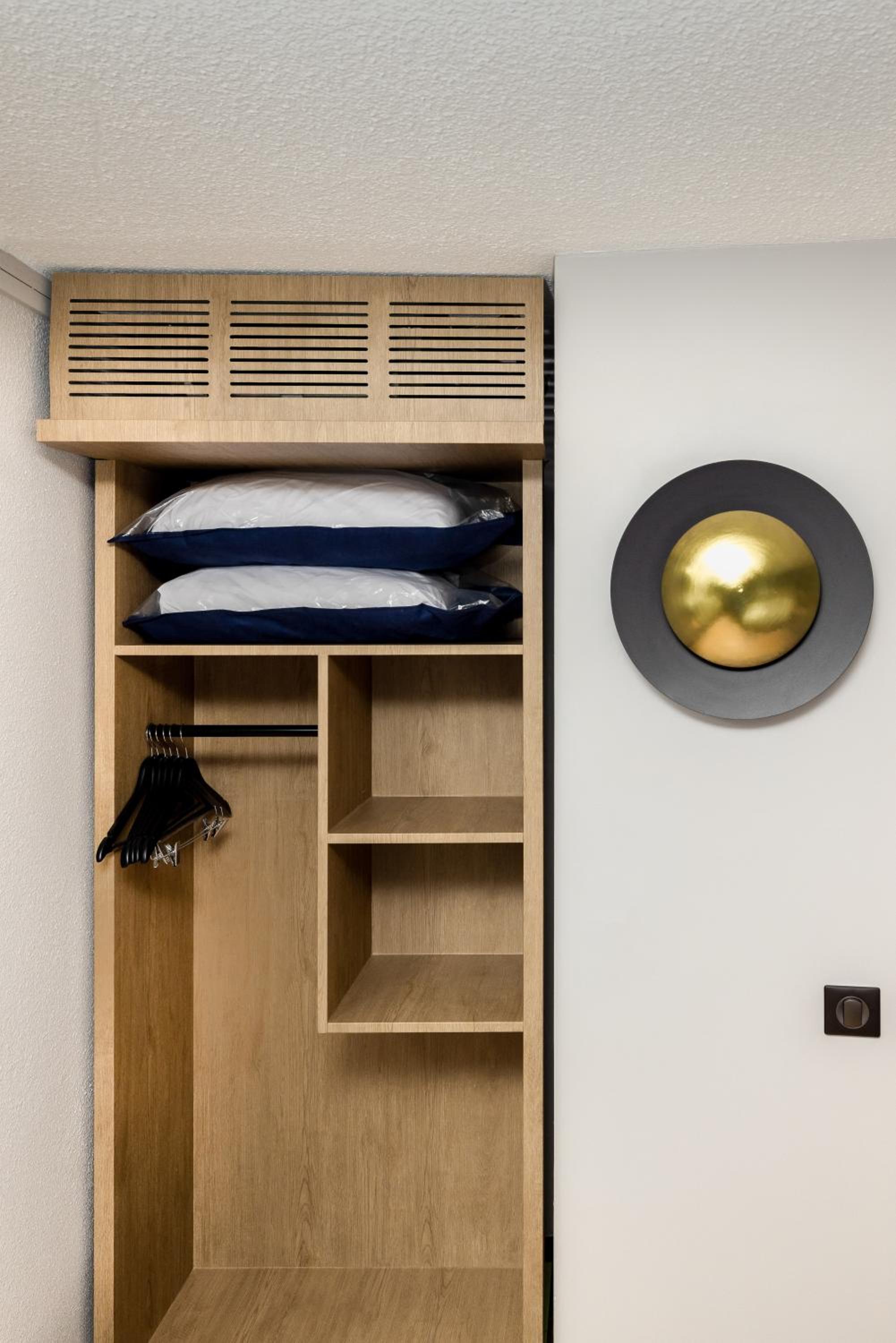 Standard Room - 1 Queen Bed - Photo 5