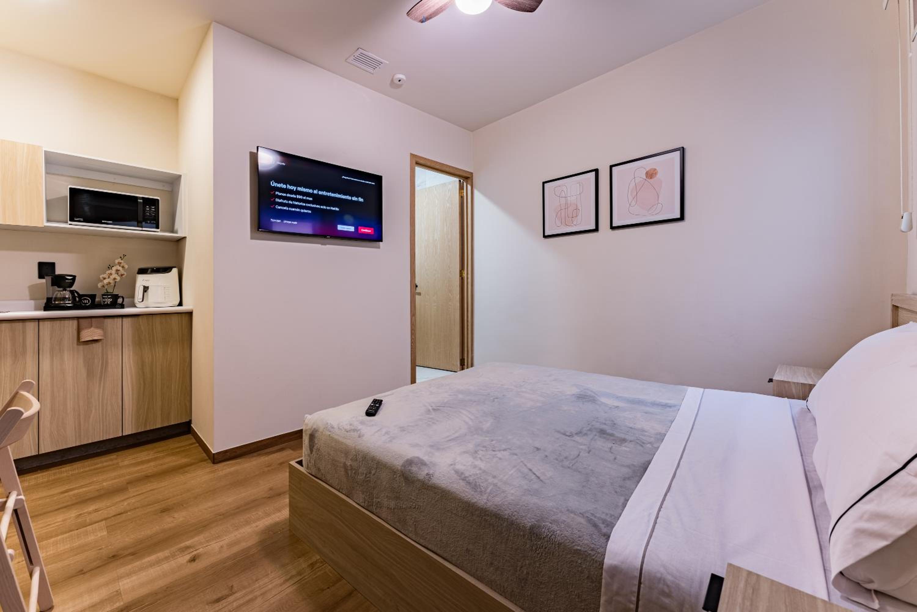 Deluxe Double Room - Photo 16