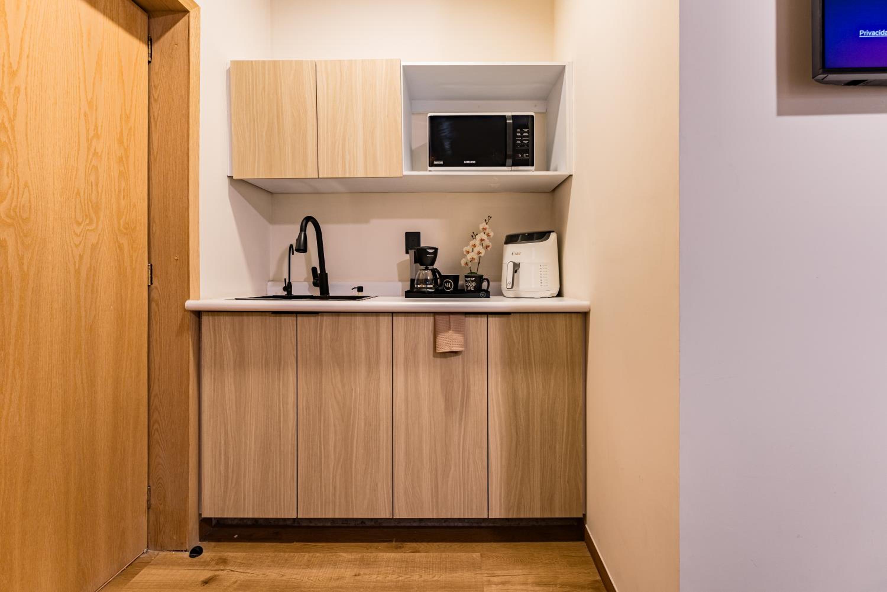 Deluxe Double Room - Photo 18