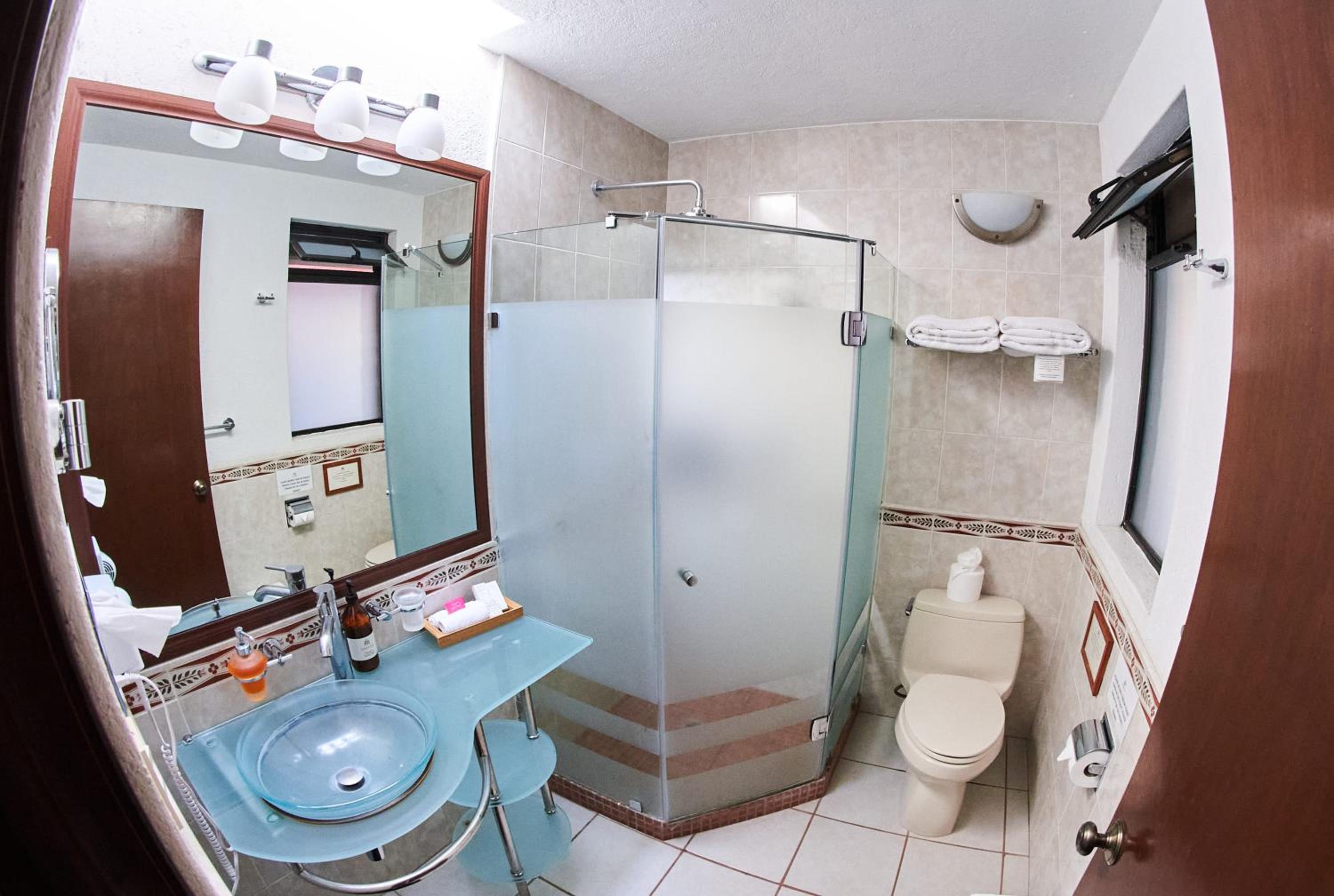 Standard Double Room - Photo 8