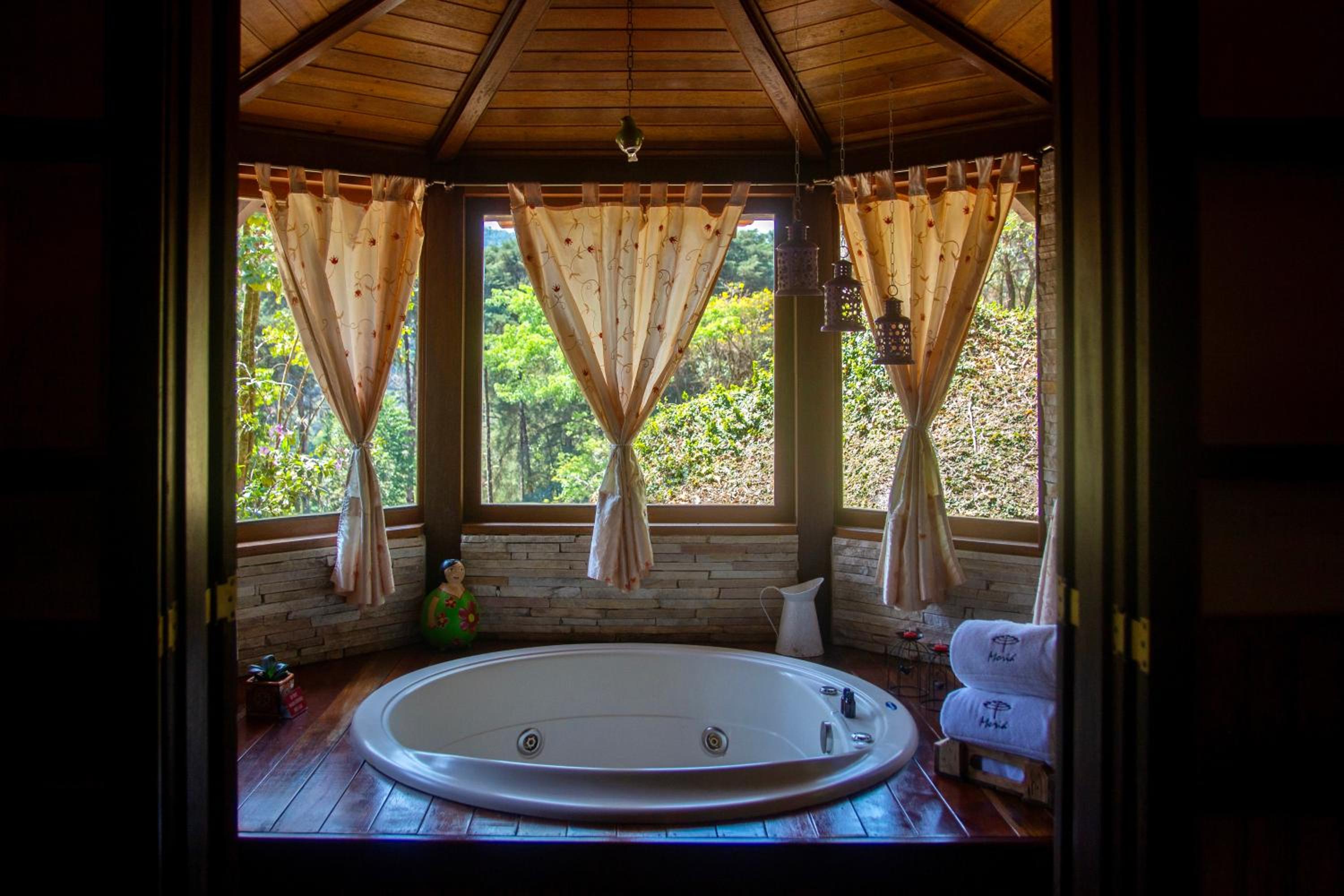 Queen Room with Spa Bath photo 2