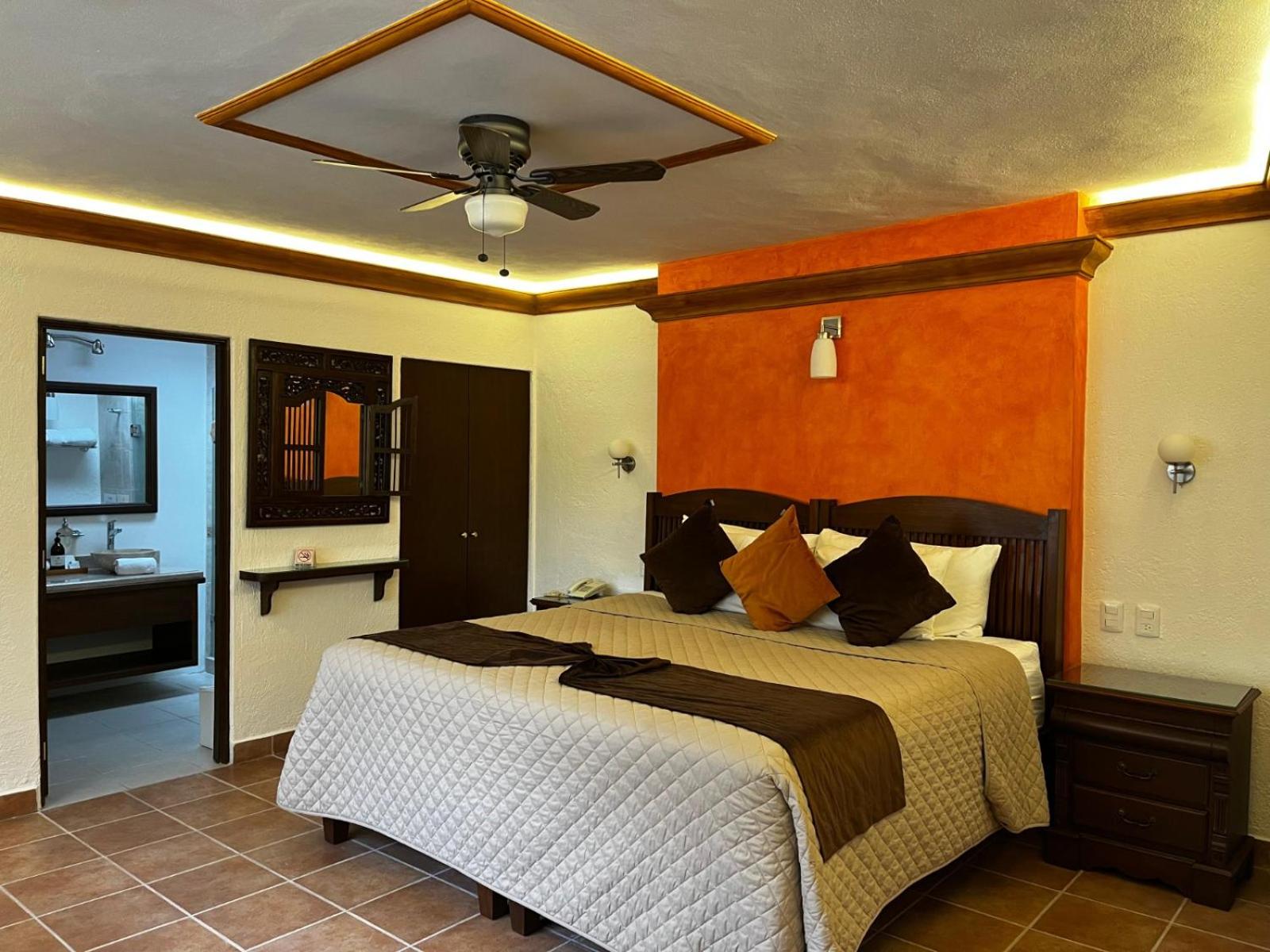Standard Double Room - Photo 13