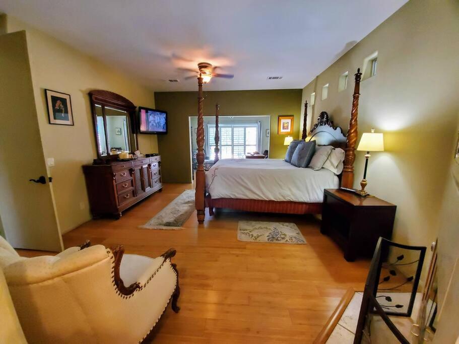 Four-Bedroom Vacation Home photo 2