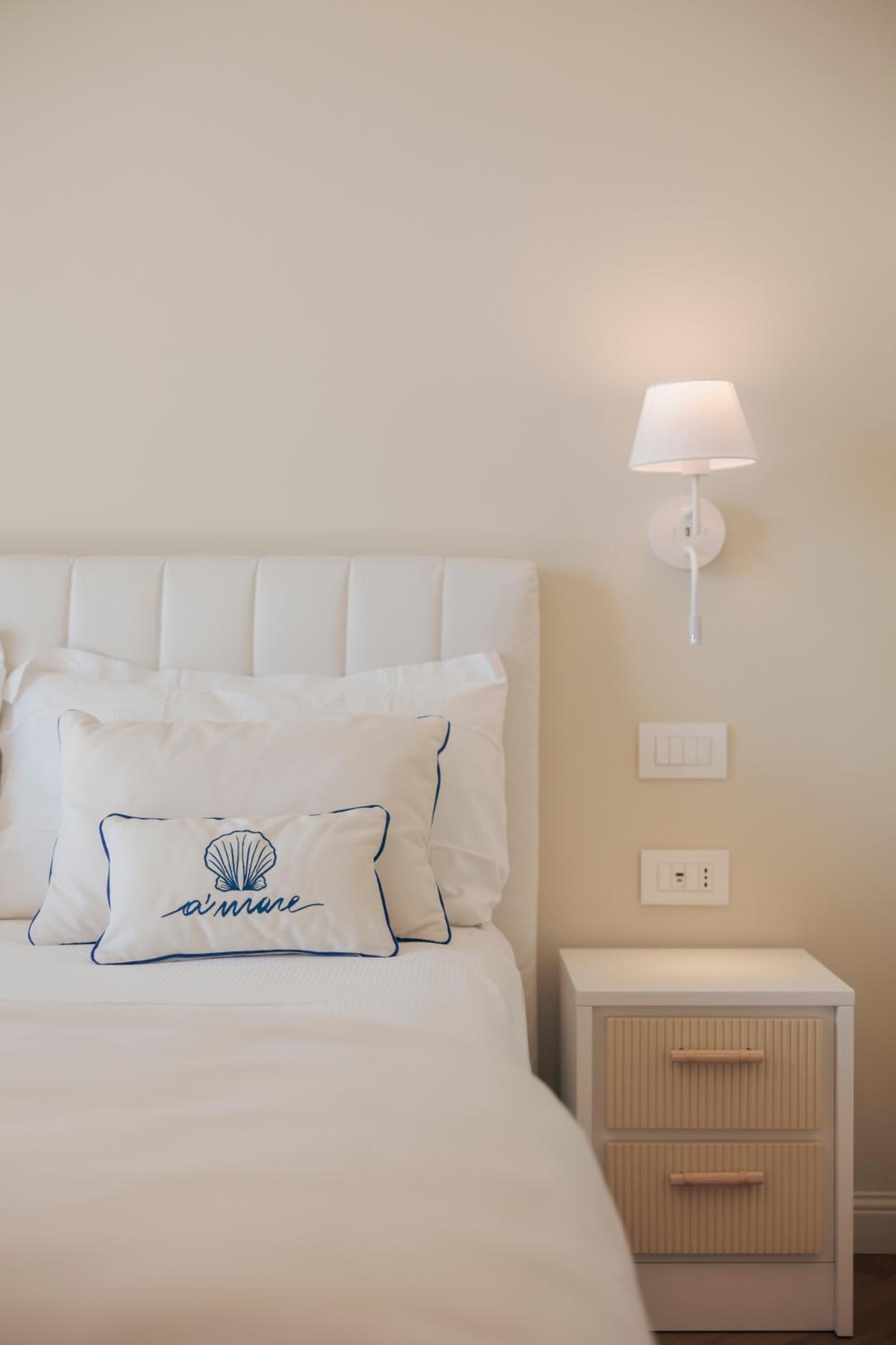 Deluxe Double Room with Balcony and Sea View