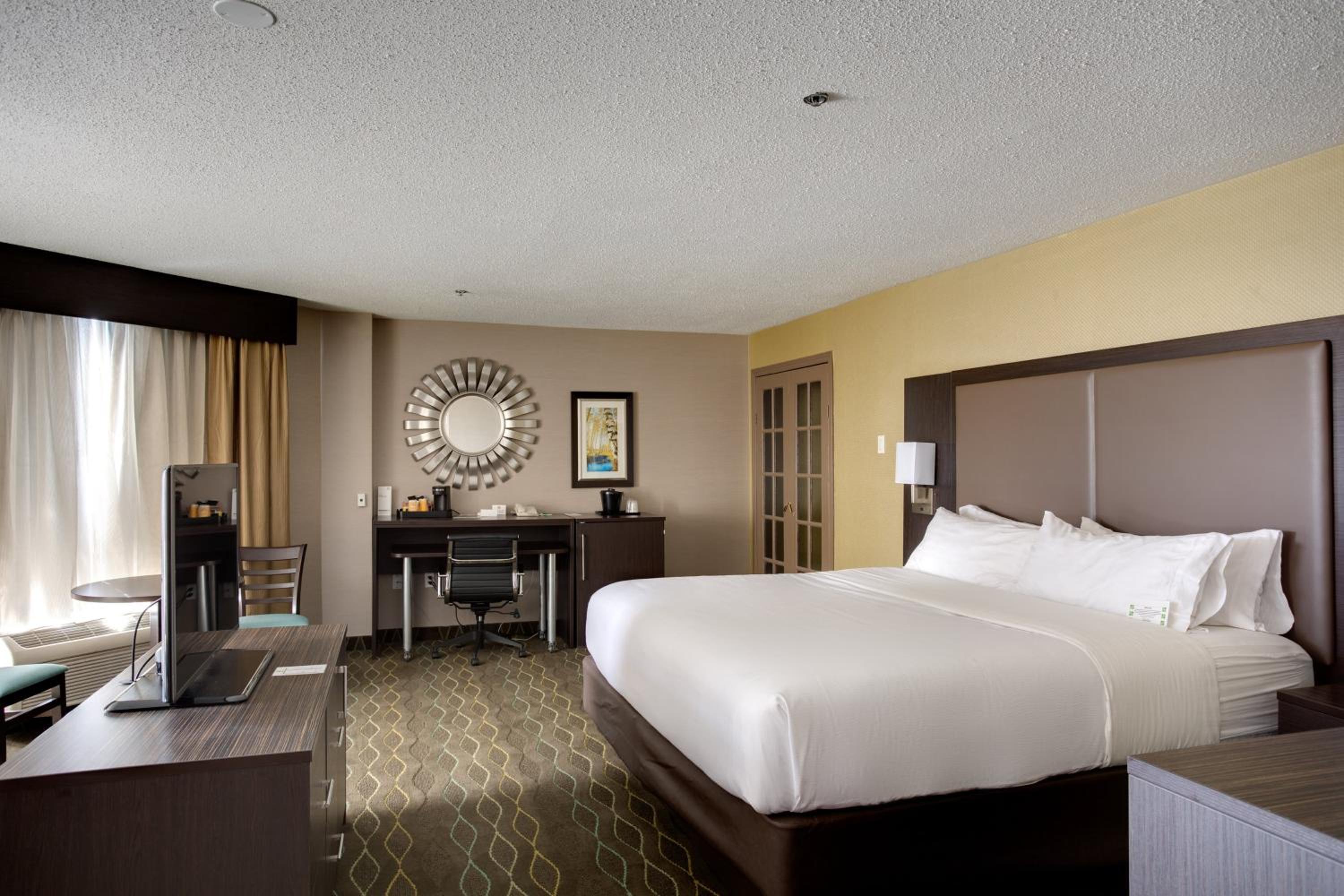 Standard King Room - Photo 2