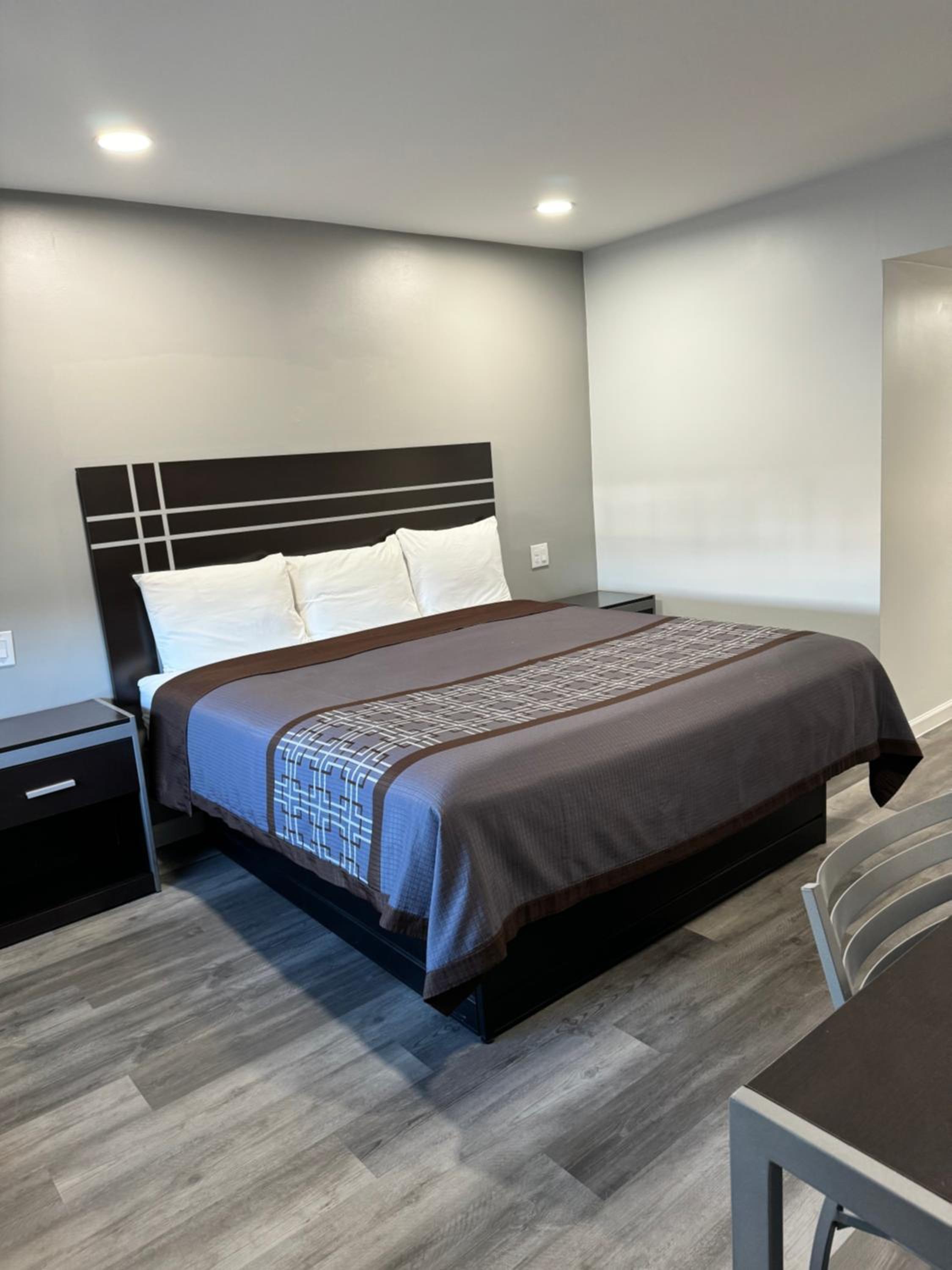 King Room - Non-Smoking photo 1