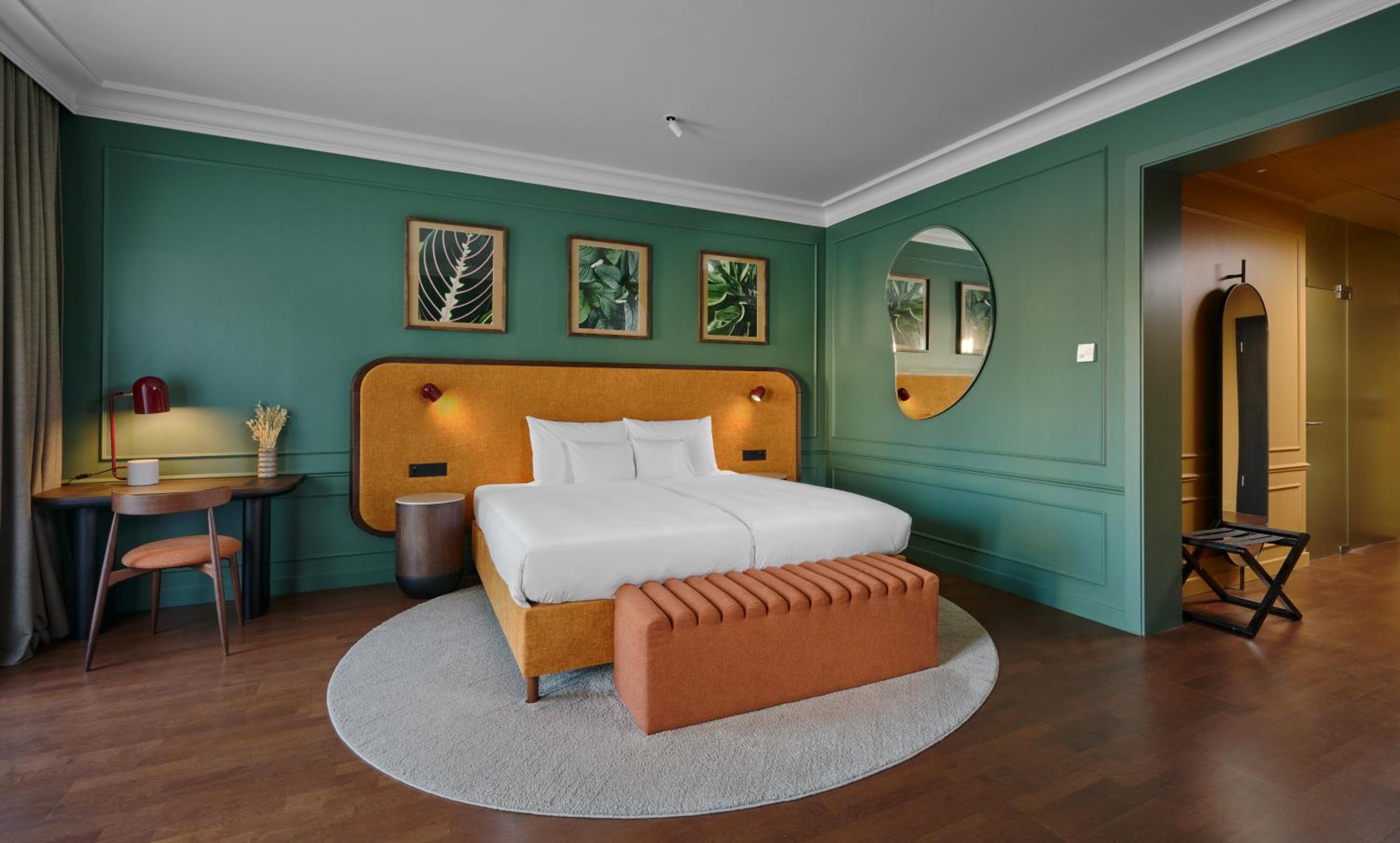 Premium King Room with City View thumbnail 5