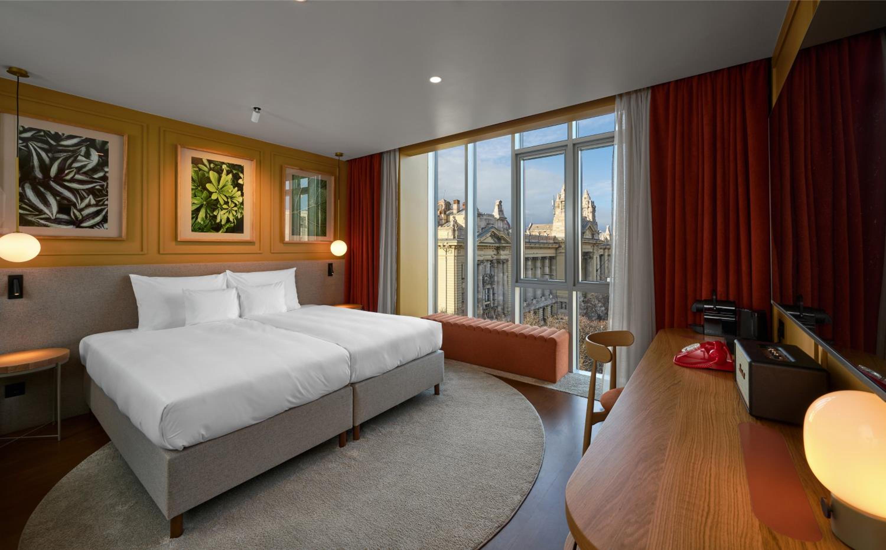 Deluxe King Room with City View - Photo 9