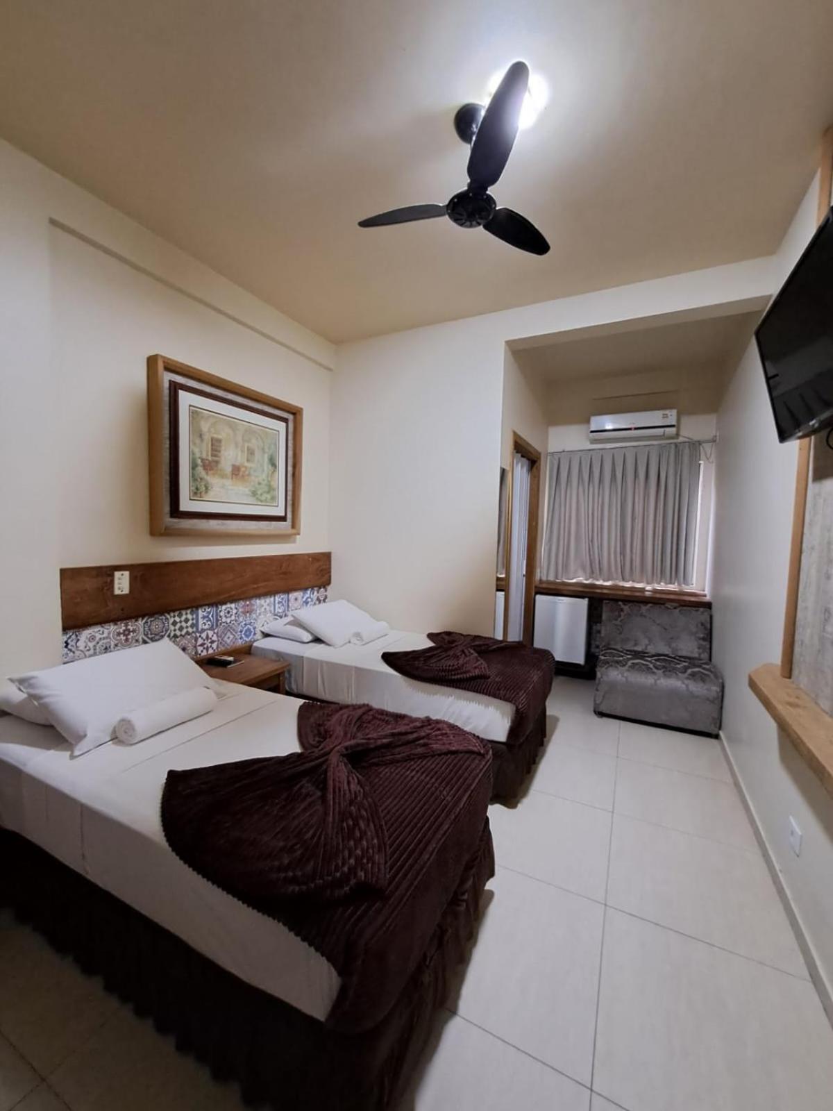 Double Twin Room - Photo 4