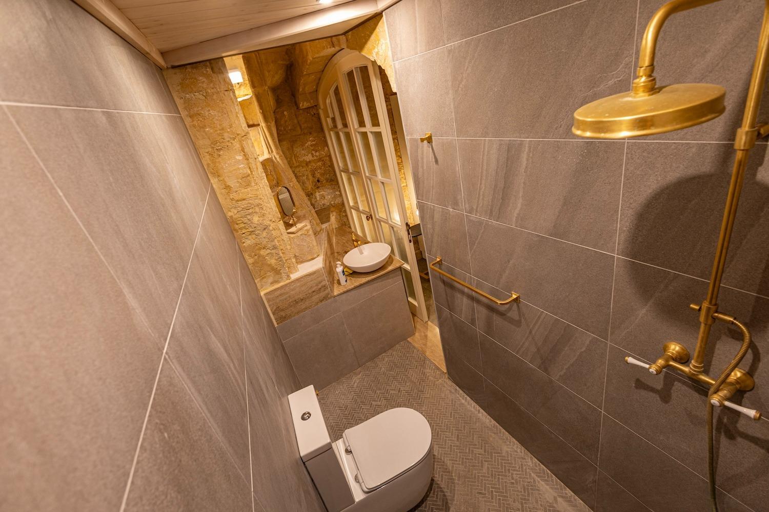 Double Room with Private Bathroom photo 2