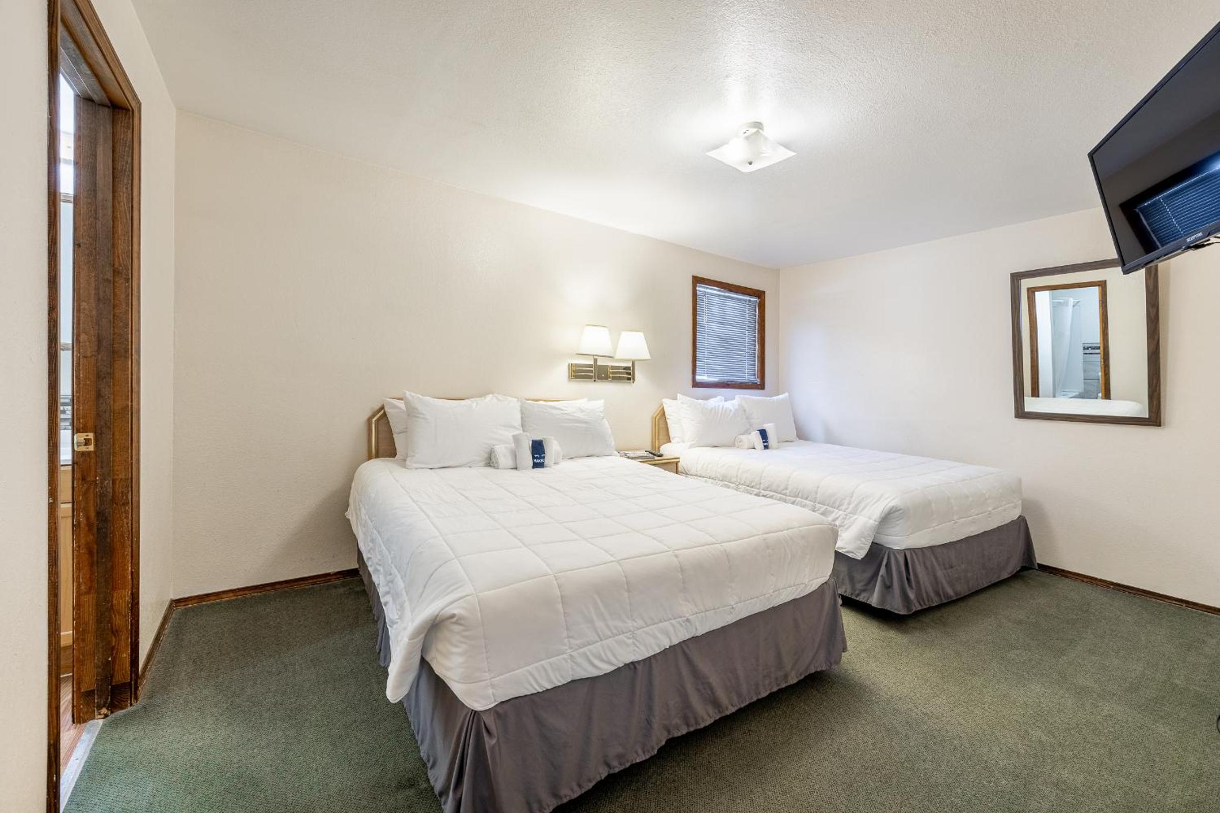 Deluxe Queen Suite - Photo 4