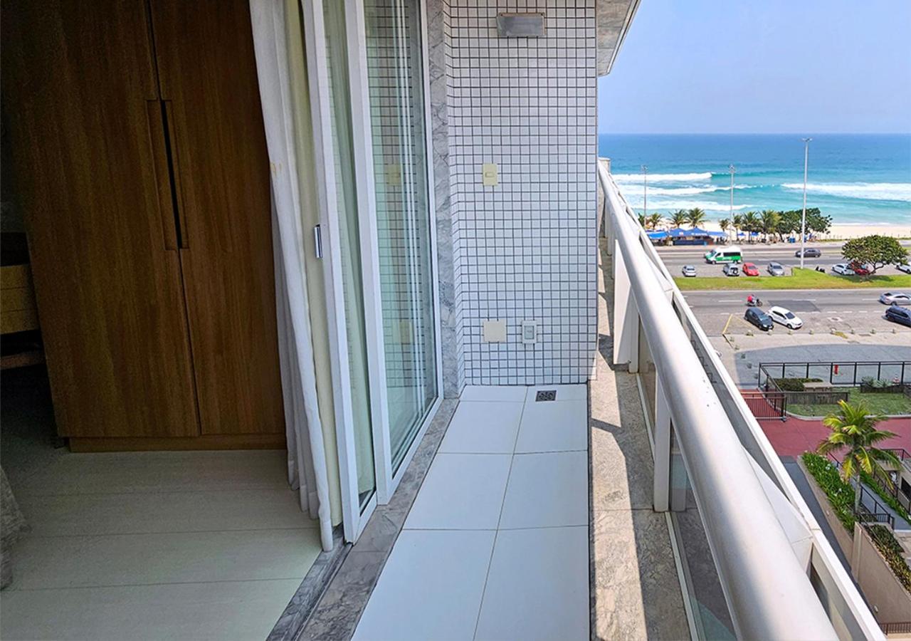 Quarto Triplo Superior Vista Lateral Mar com Banheira de Hidromassagem e Varanda