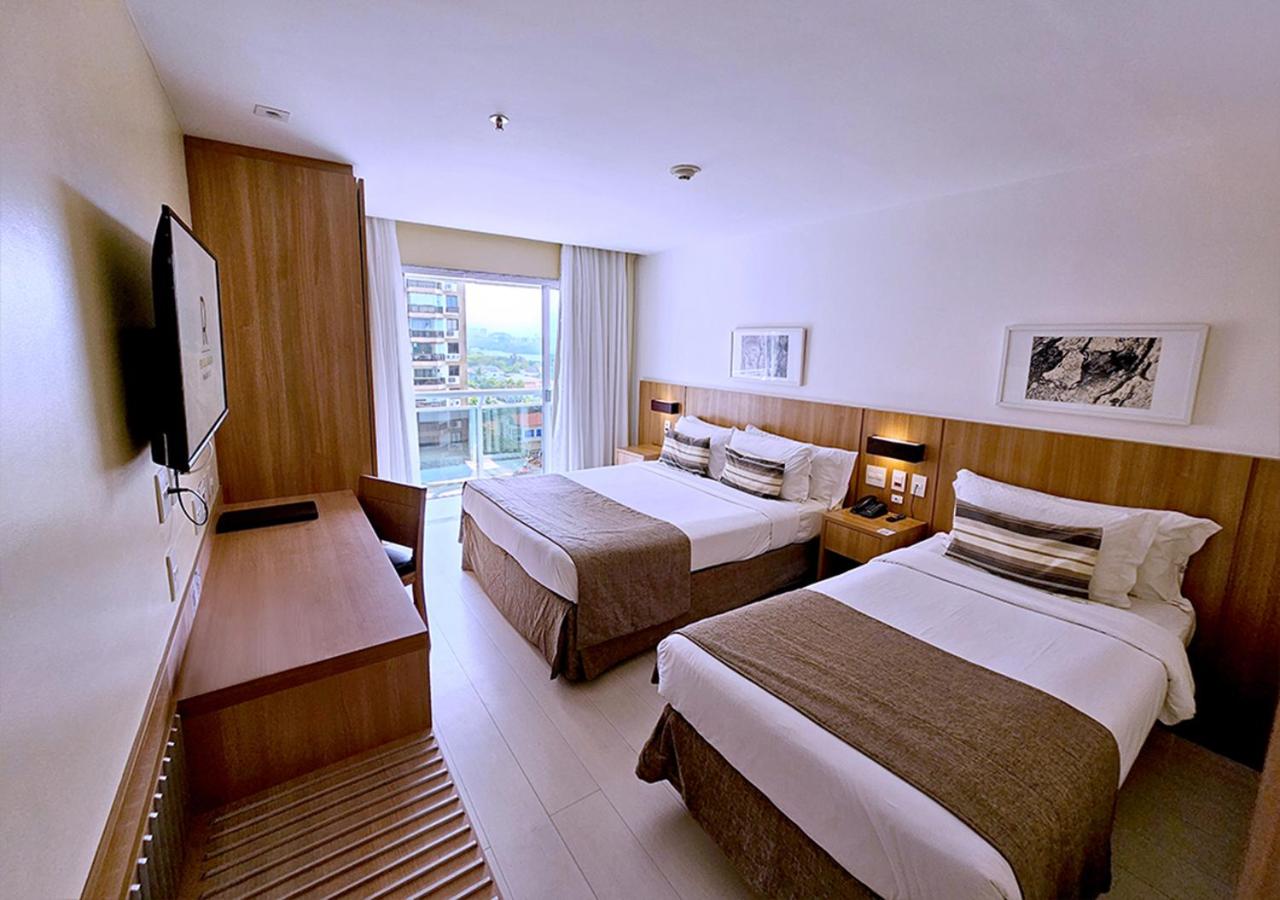 Quarto Triplo Superior Vista Lateral Mar com Banheira de Hidromassagem e Varanda