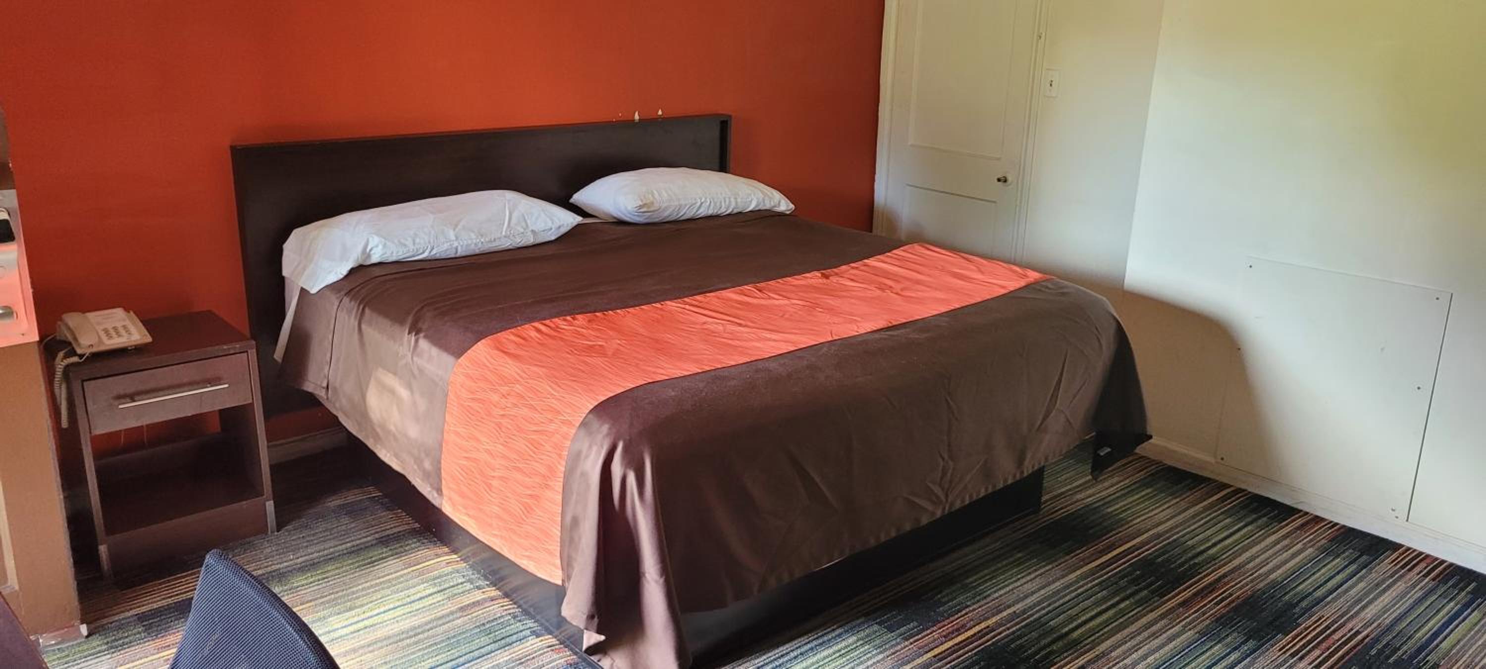 King Bed Non-Smoking photo 3