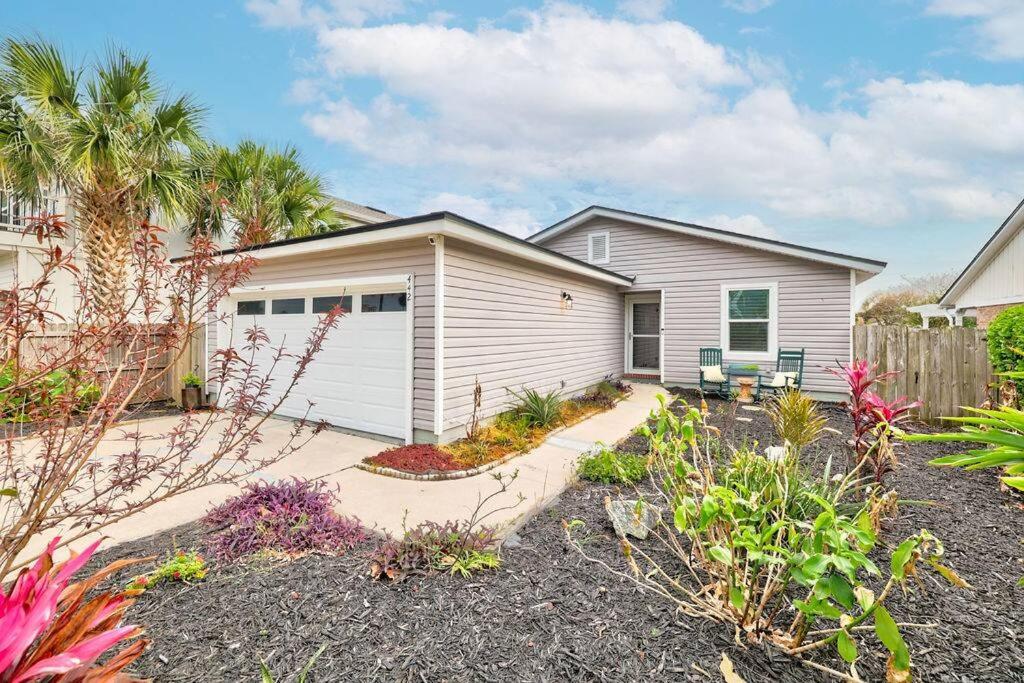 Three-Bedroom House photo 2