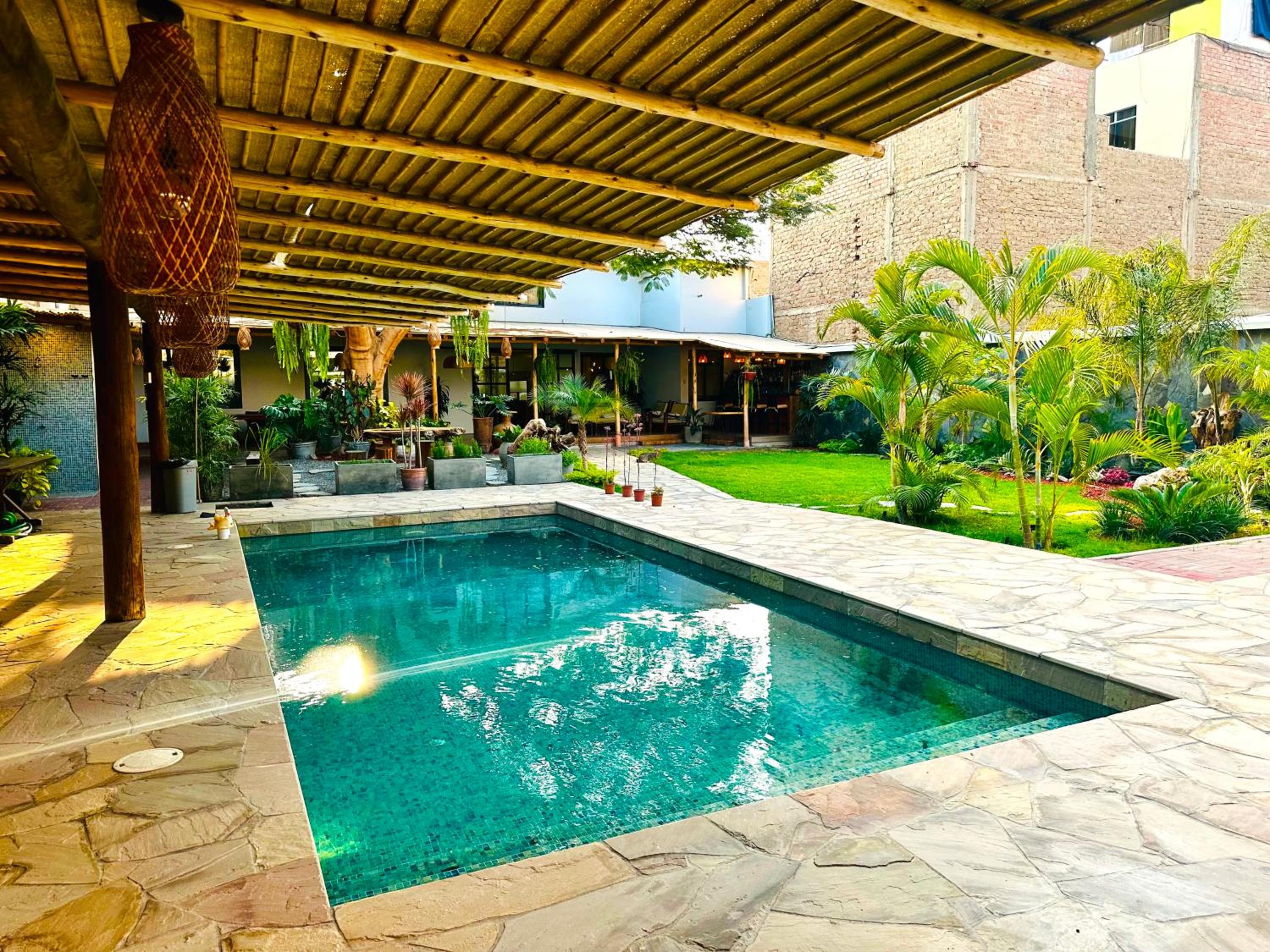 Five-Bedroom House photo 1