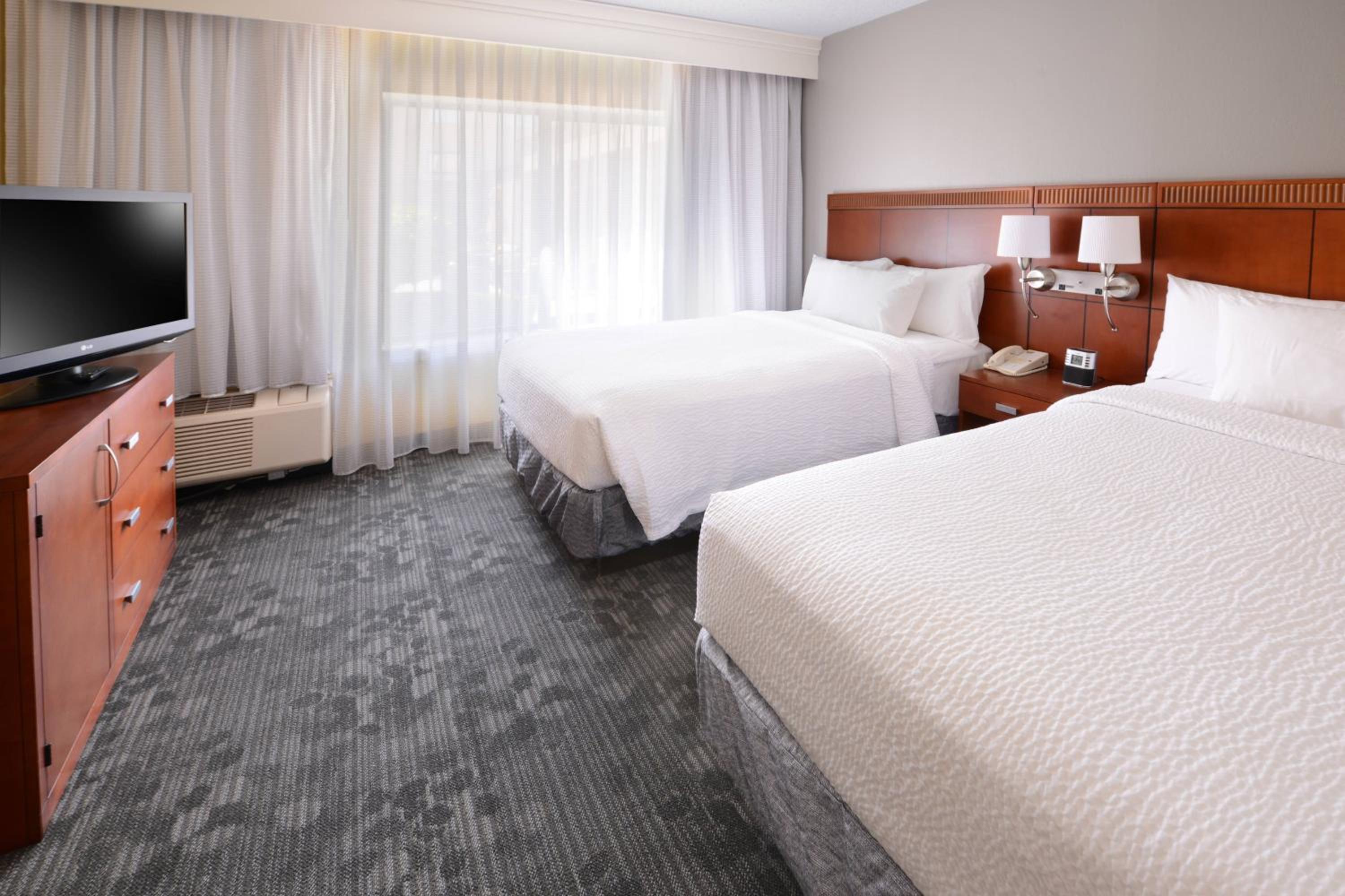 Double Room with Two Double Beds - Photo 6