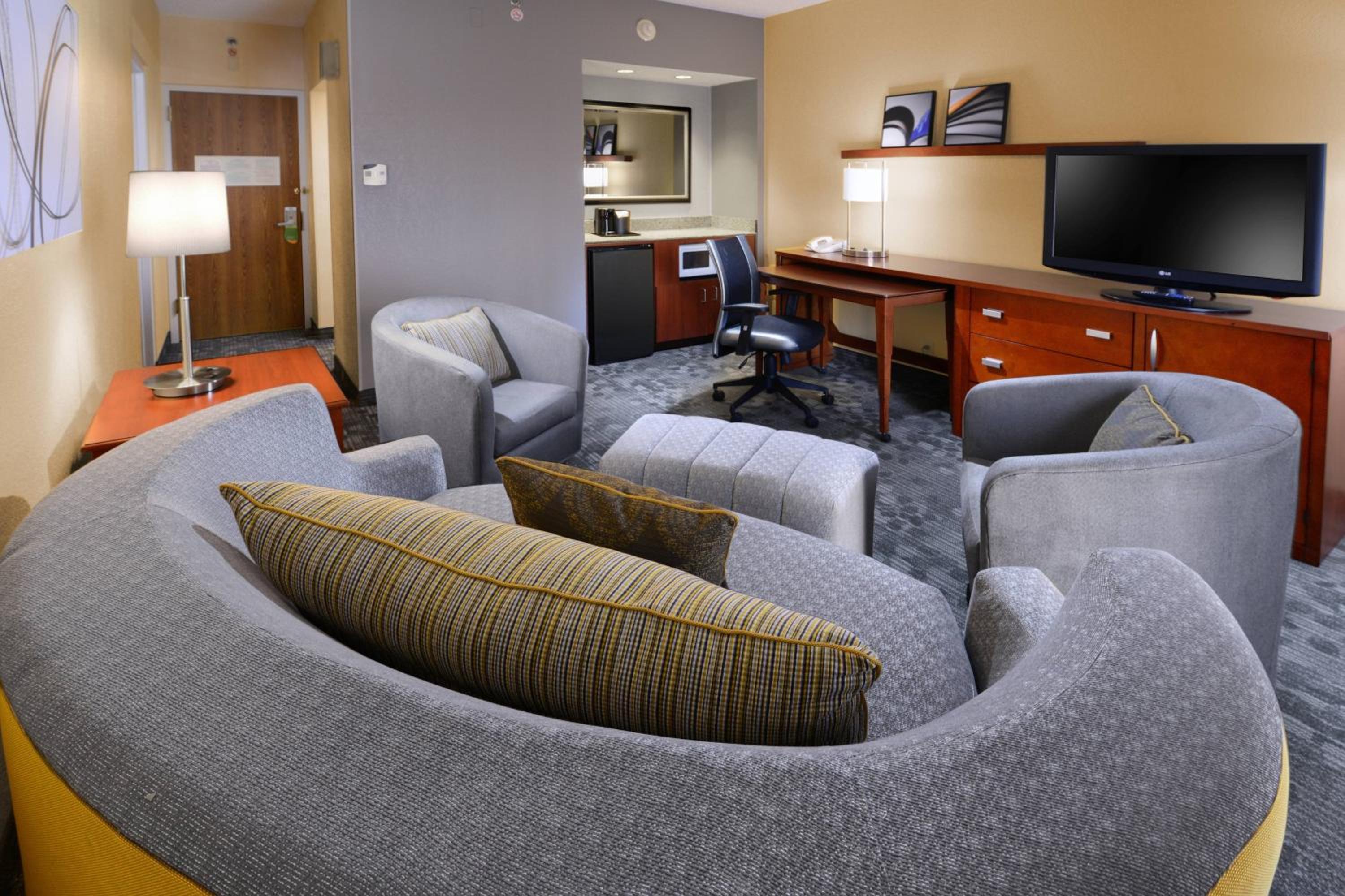 Suite, 1 King, 1 Sofa bed - Photo 2