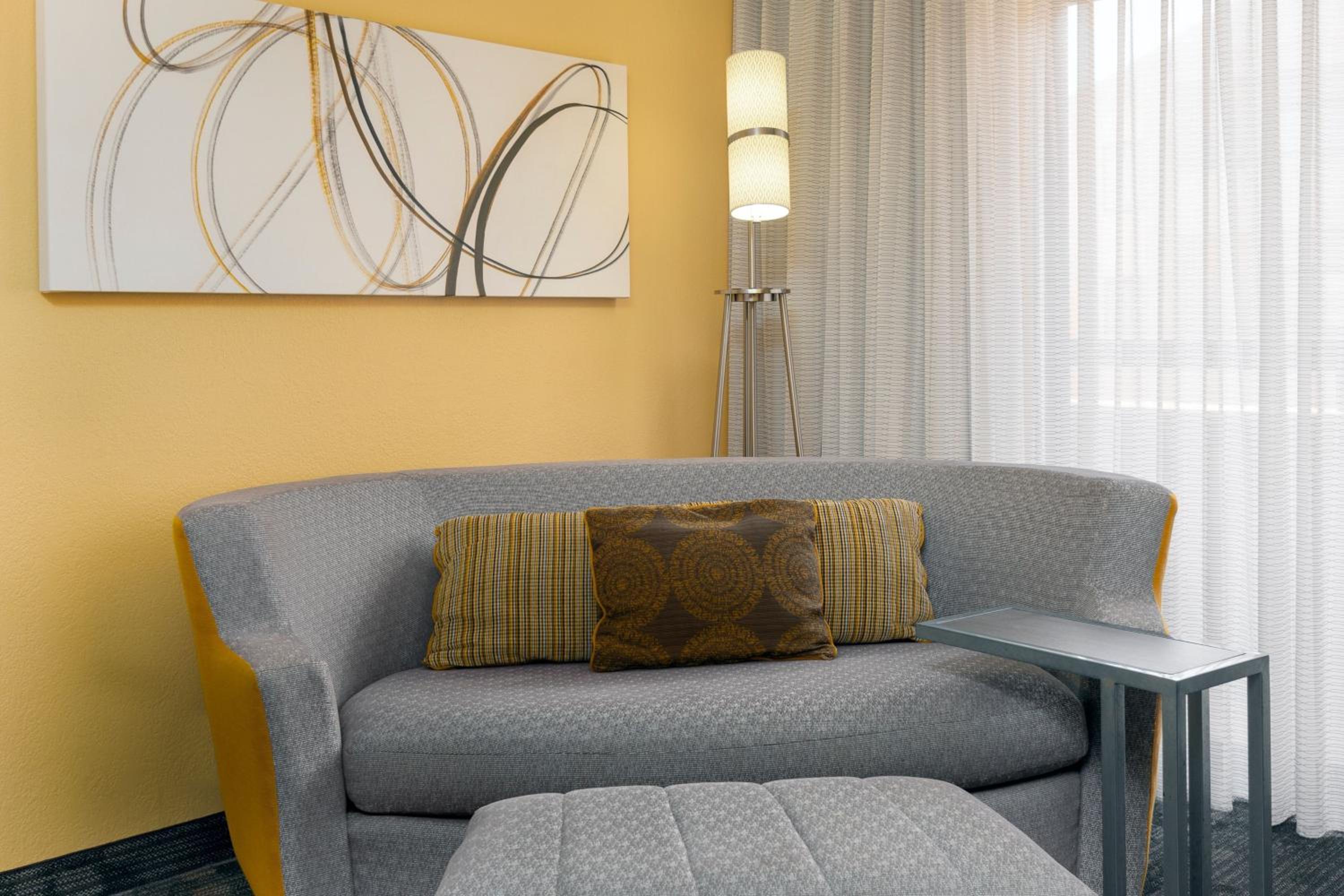 Guest room, 1 King, 1 Sofa bed - Photo 5