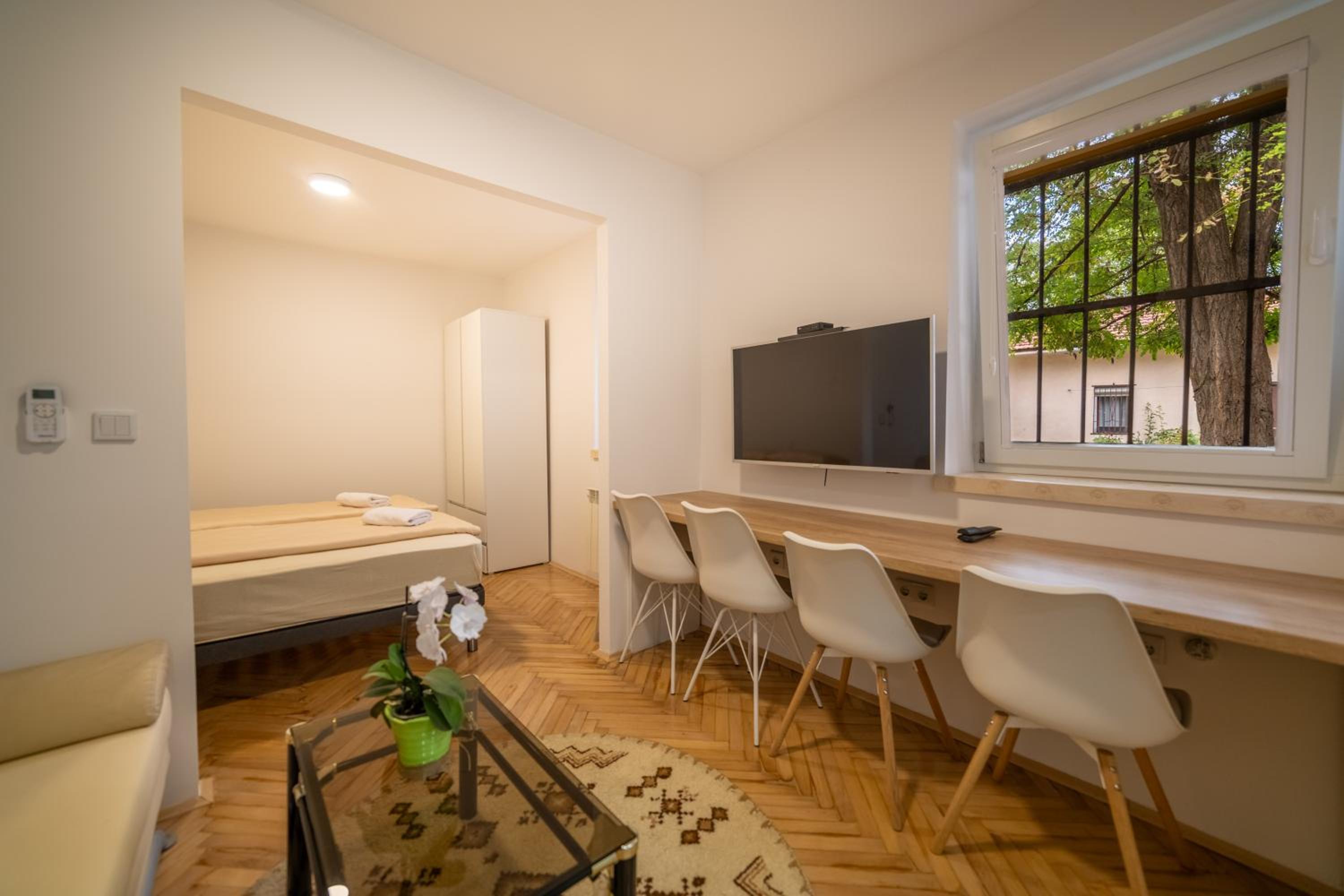 One-Bedroom Apartment photo 1