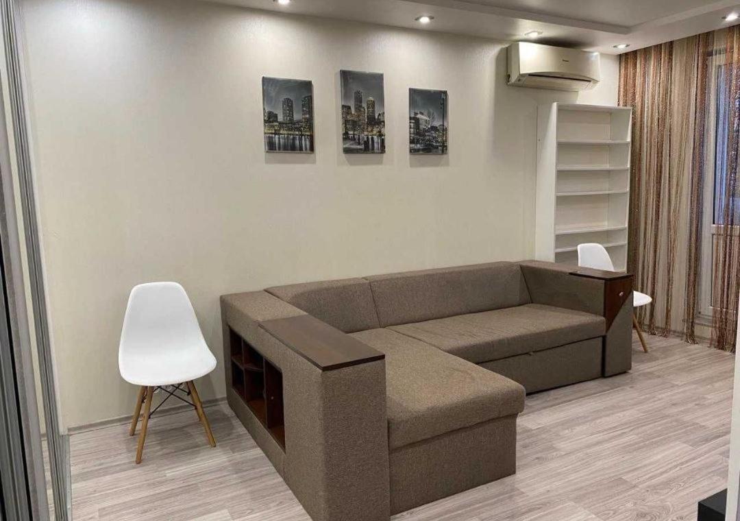 One-Bedroom House photo 1