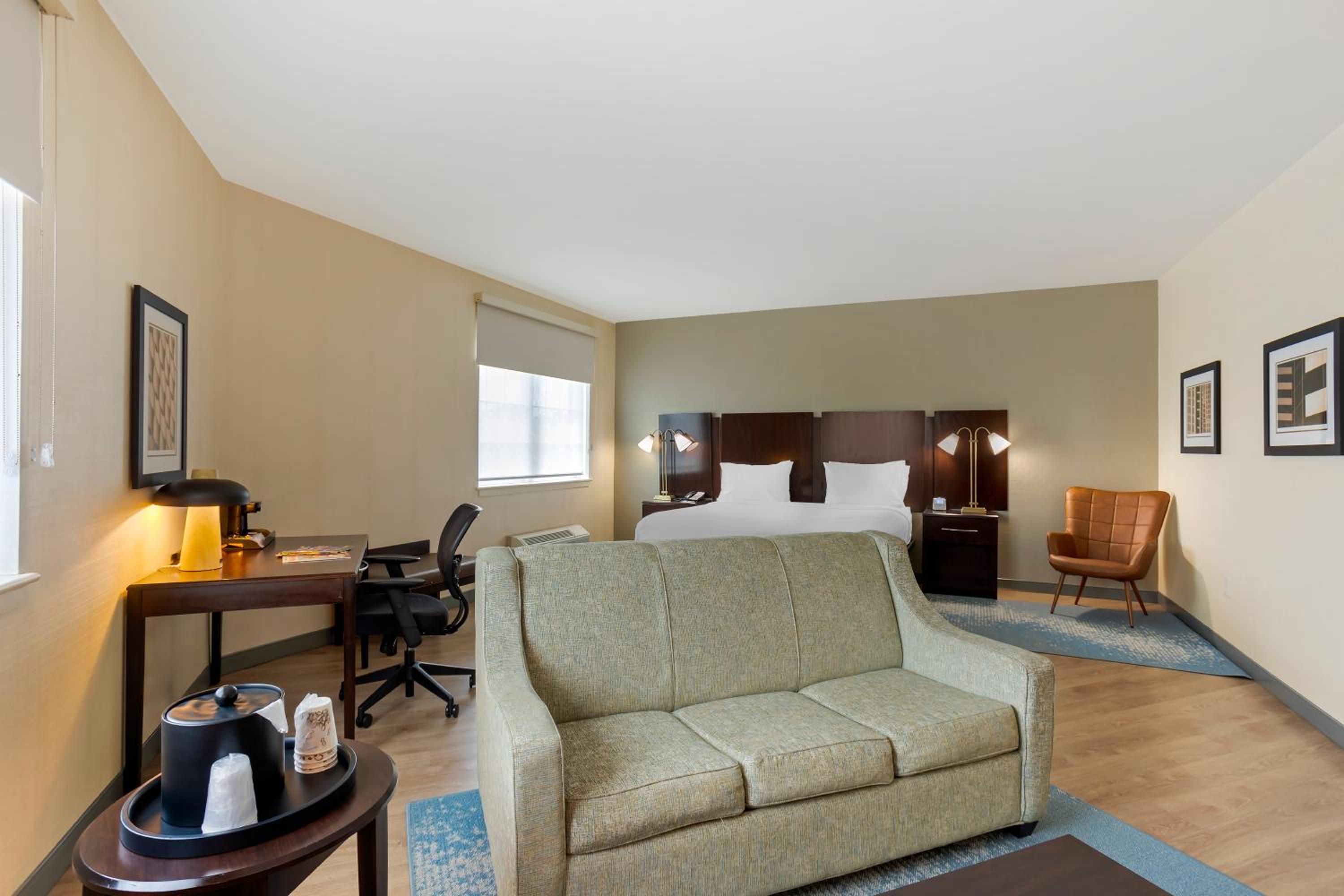 Large King Room With Sofa Bed - Non-Smoking photo 1