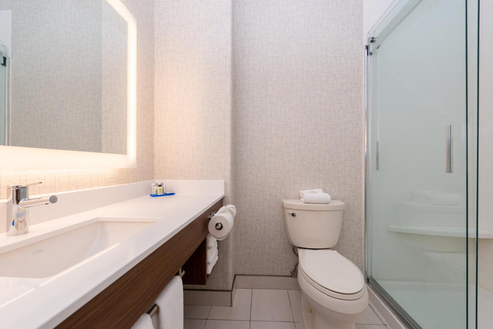 Standard King Room - Photo 5