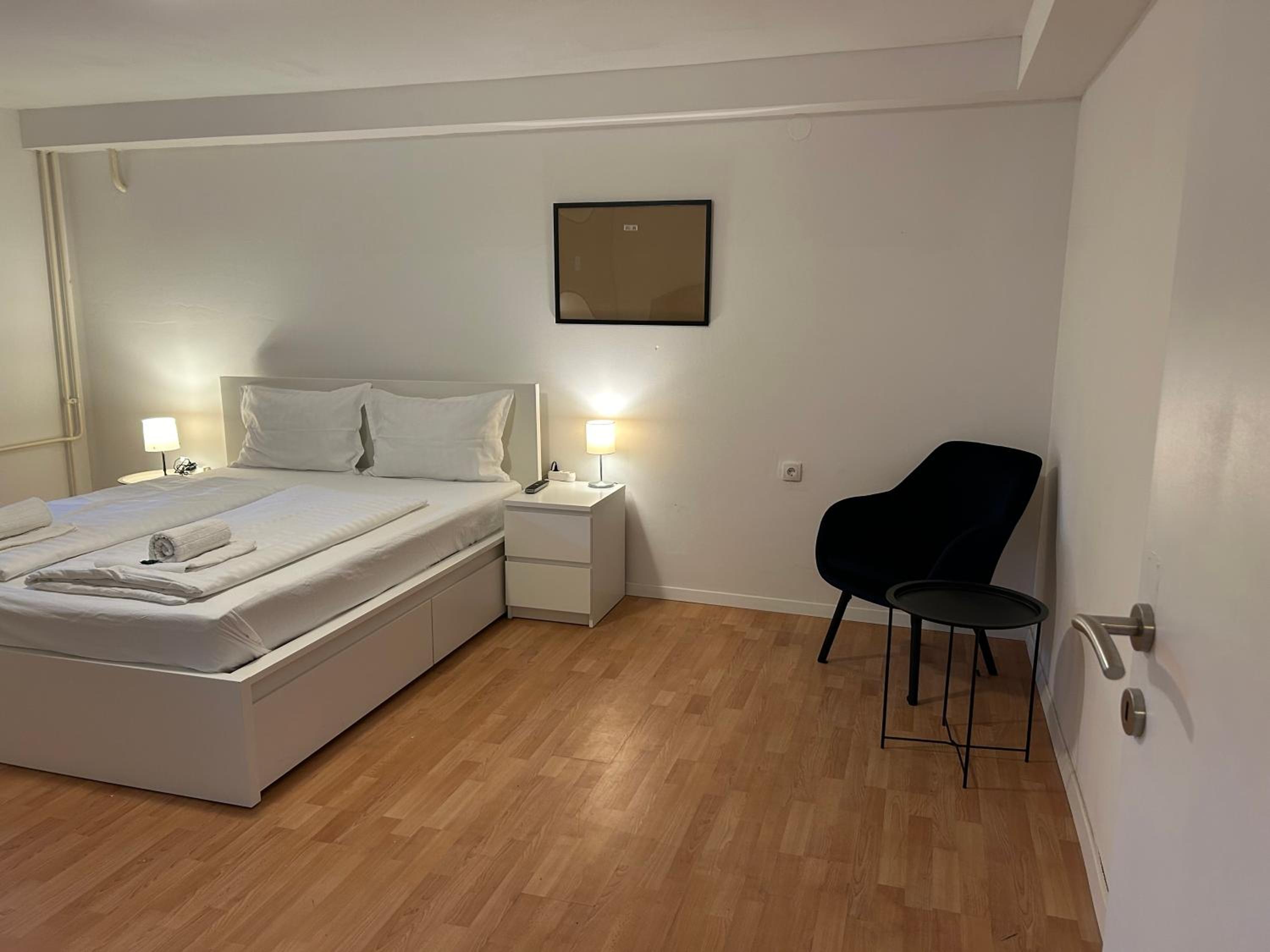 One-Bedroom Apartment photo 1