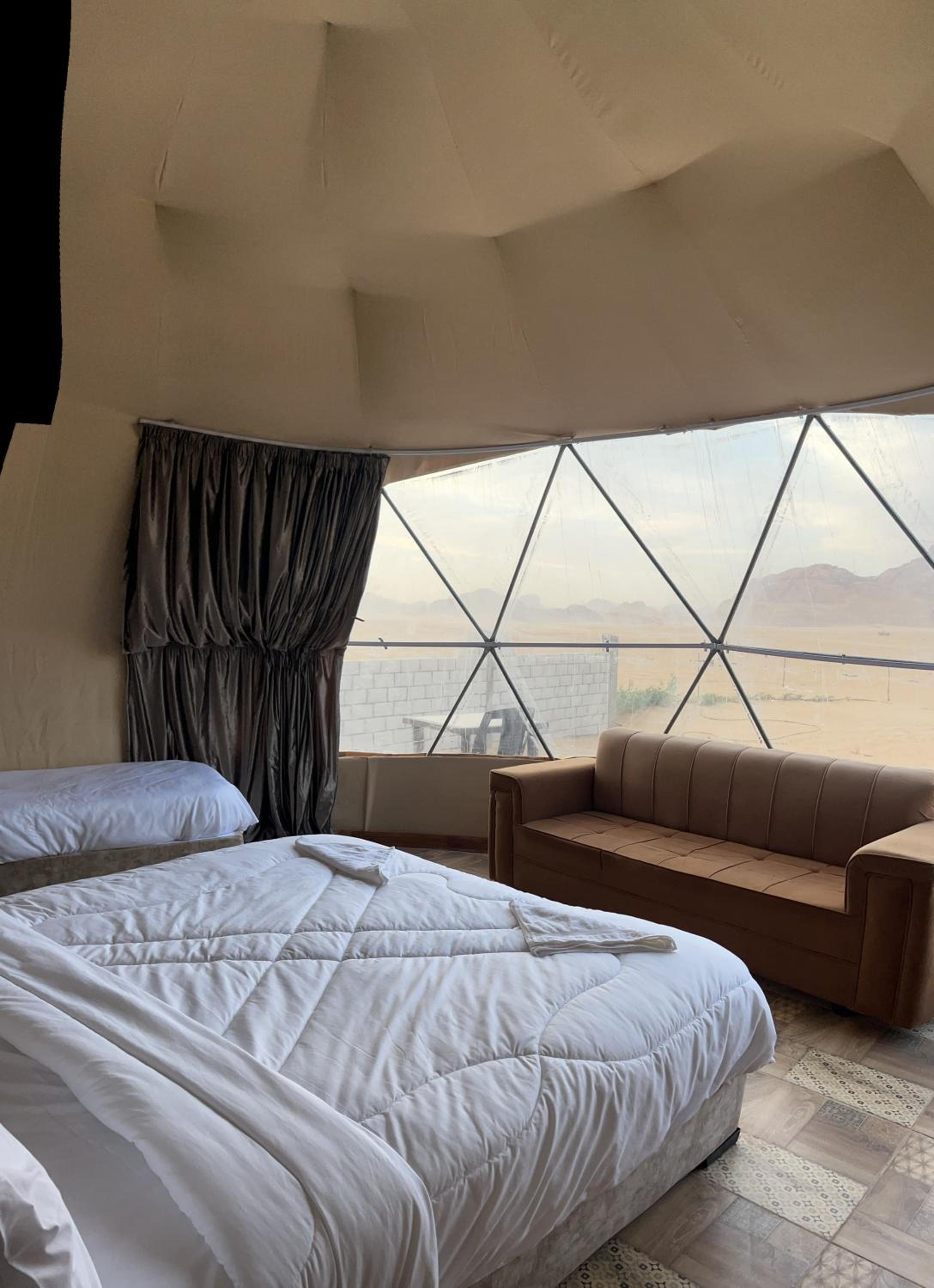 Deluxe Double Room (2 Adults + 1 Child) photo 3