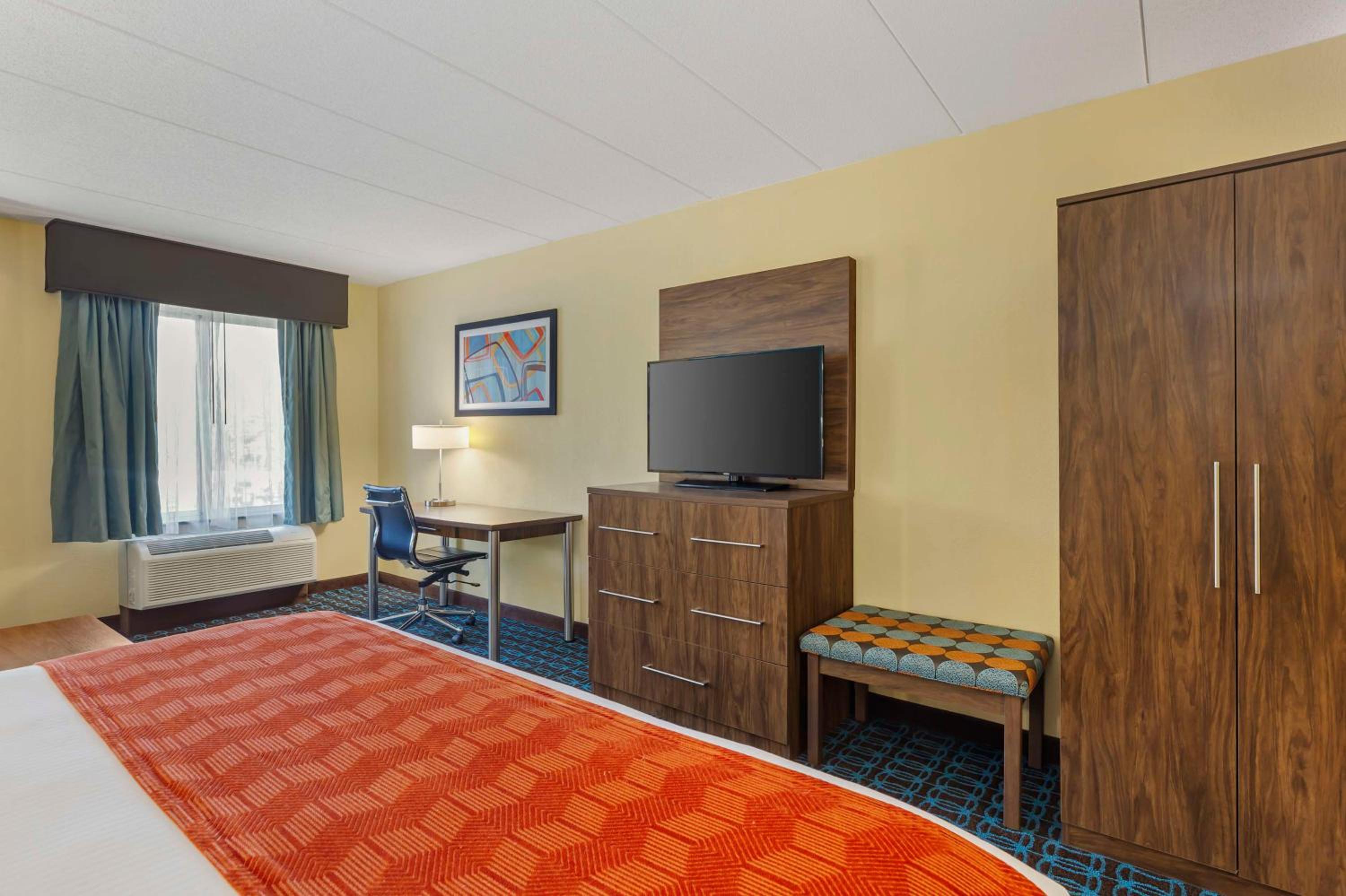King Room with Sofa Bed - Non-Smoking - Photo 3