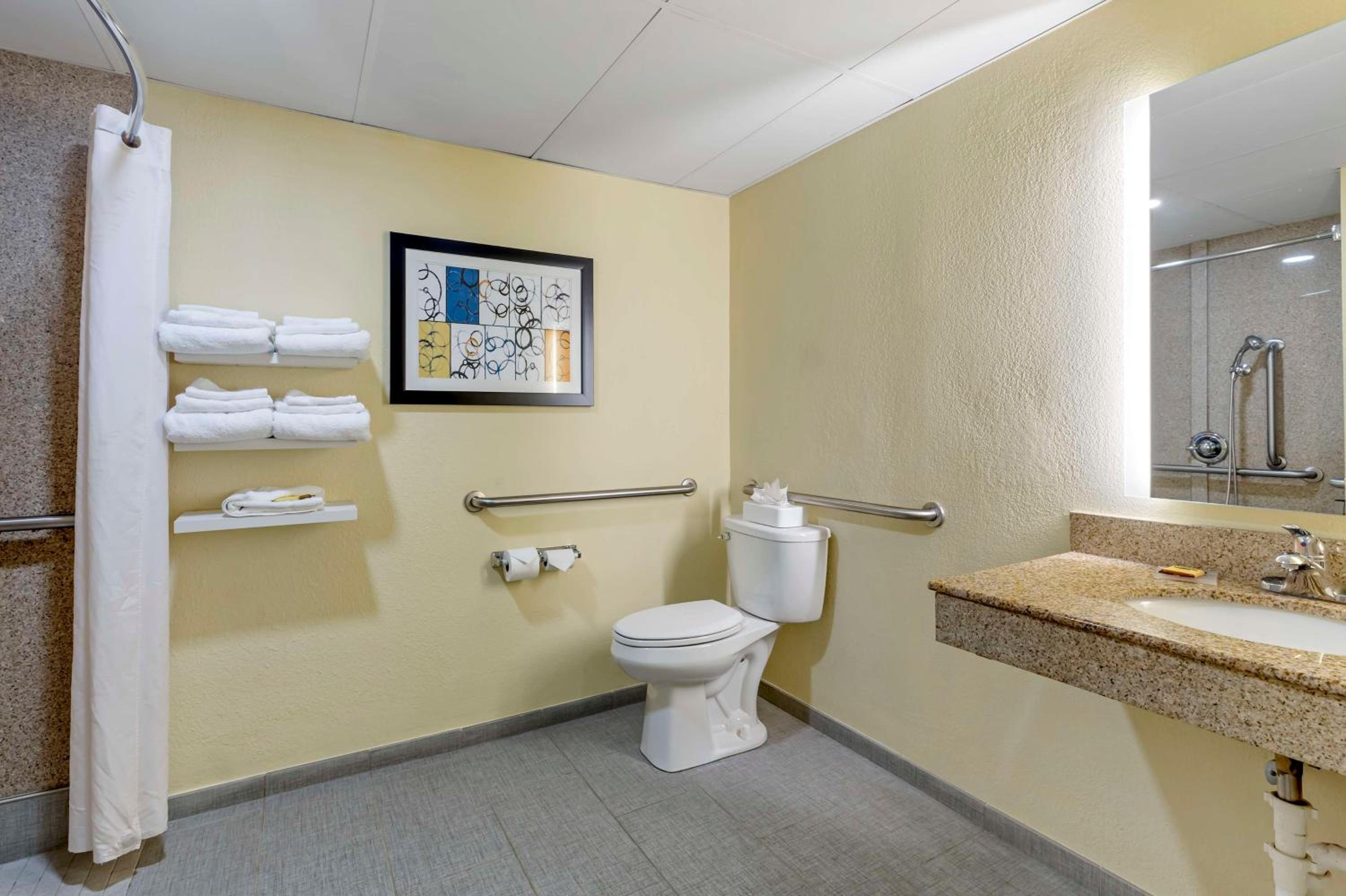 Queen Room with Two Queen Beds and Roll-In Shower - Disability Access/Non-Smoking photo 2