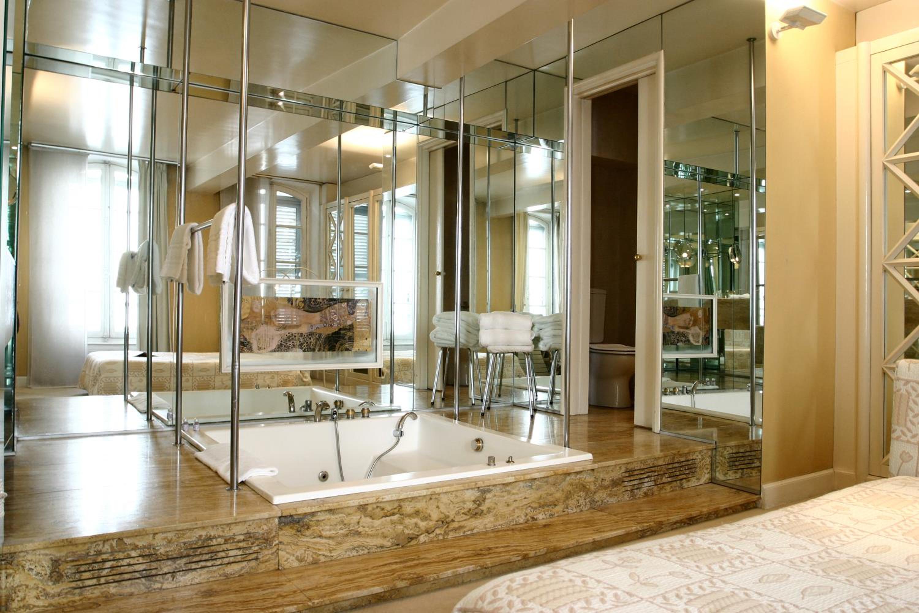 Suite - Photo 3