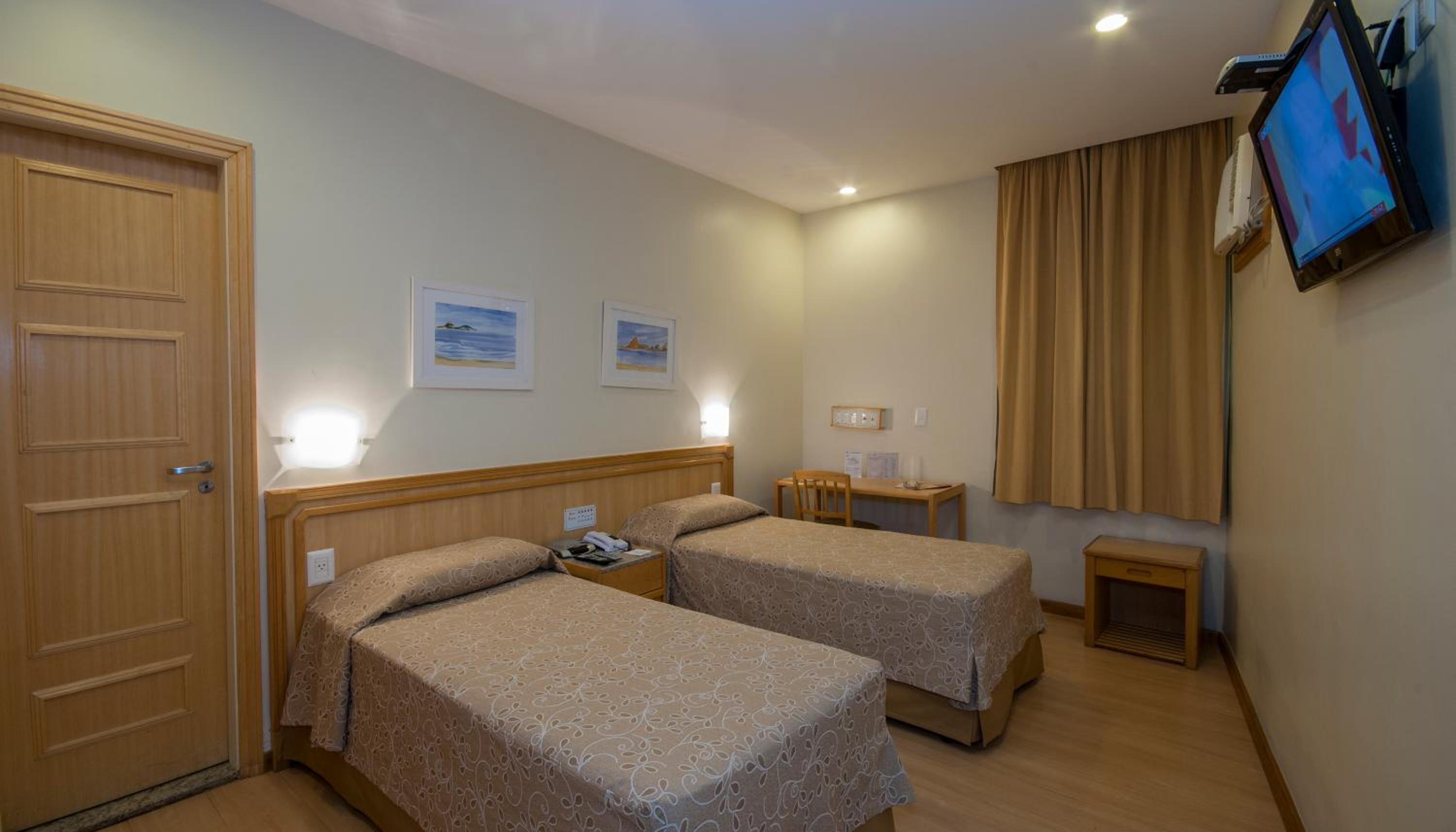 Standard Double Room - Photo 13