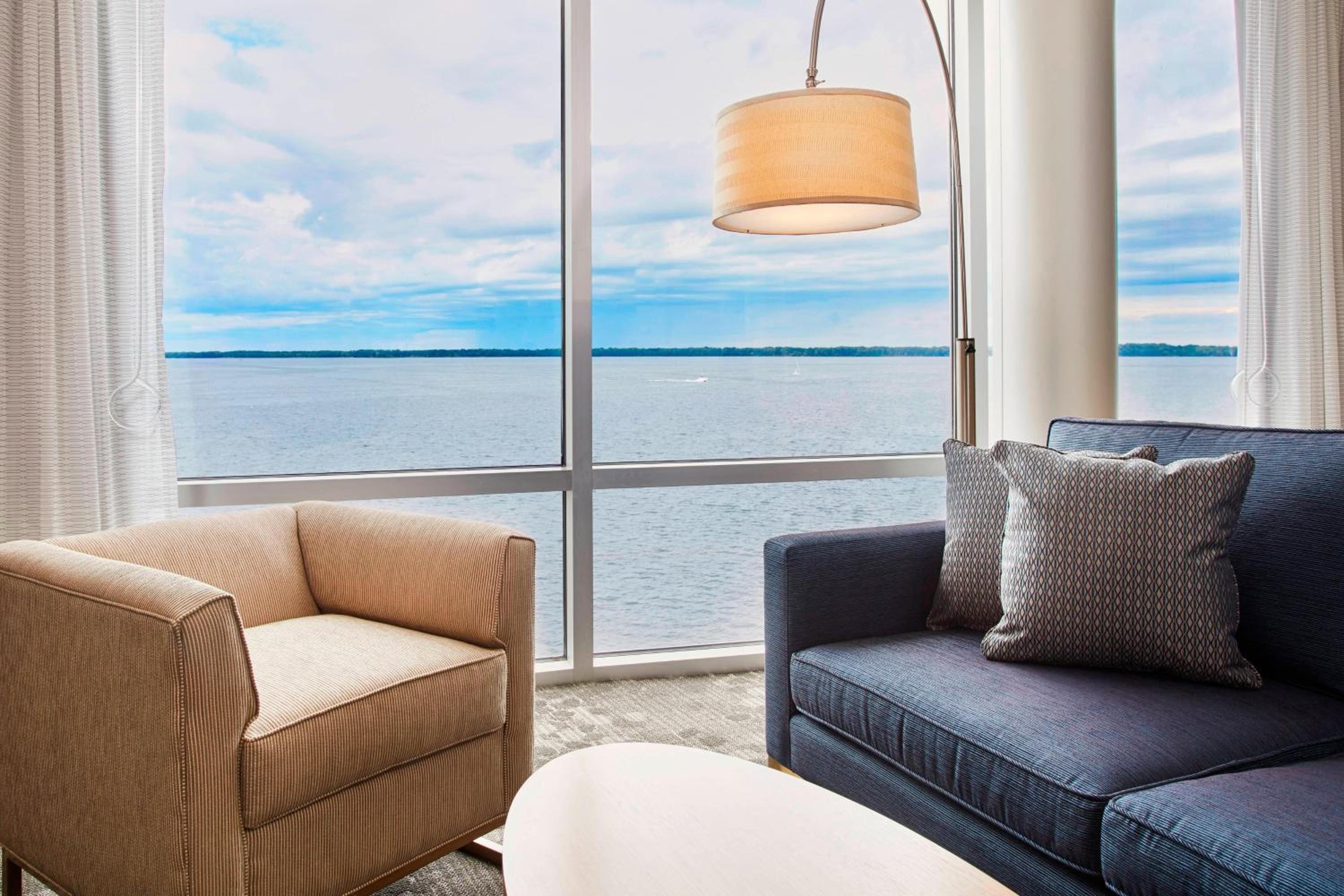 One-Bedroom King Suite with Sofa Bed, Bay View and Roll-In Shower - Mobility Accessible