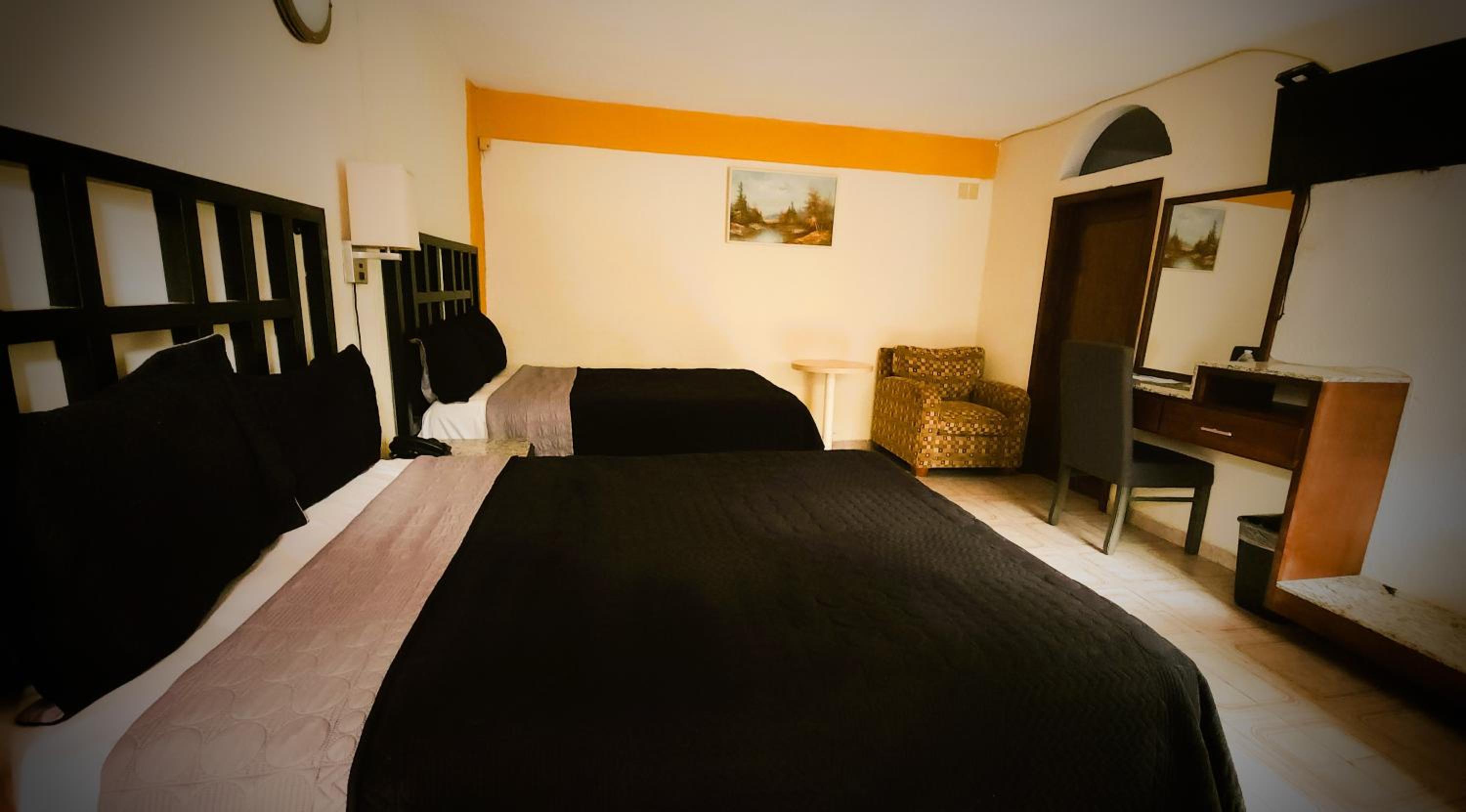 Quadruple Room - Photo 9
