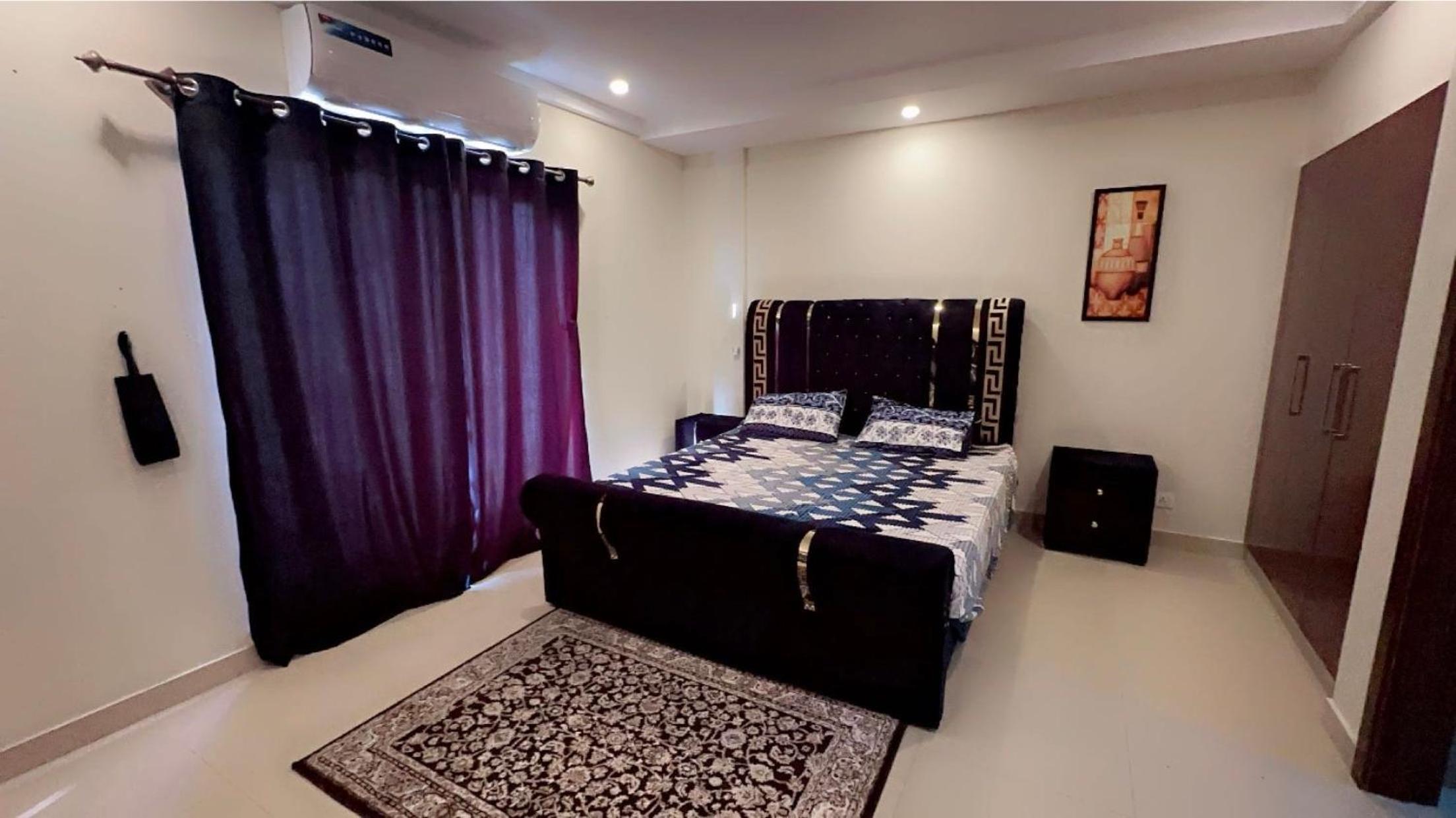 One-Bedroom Apartment photo 1