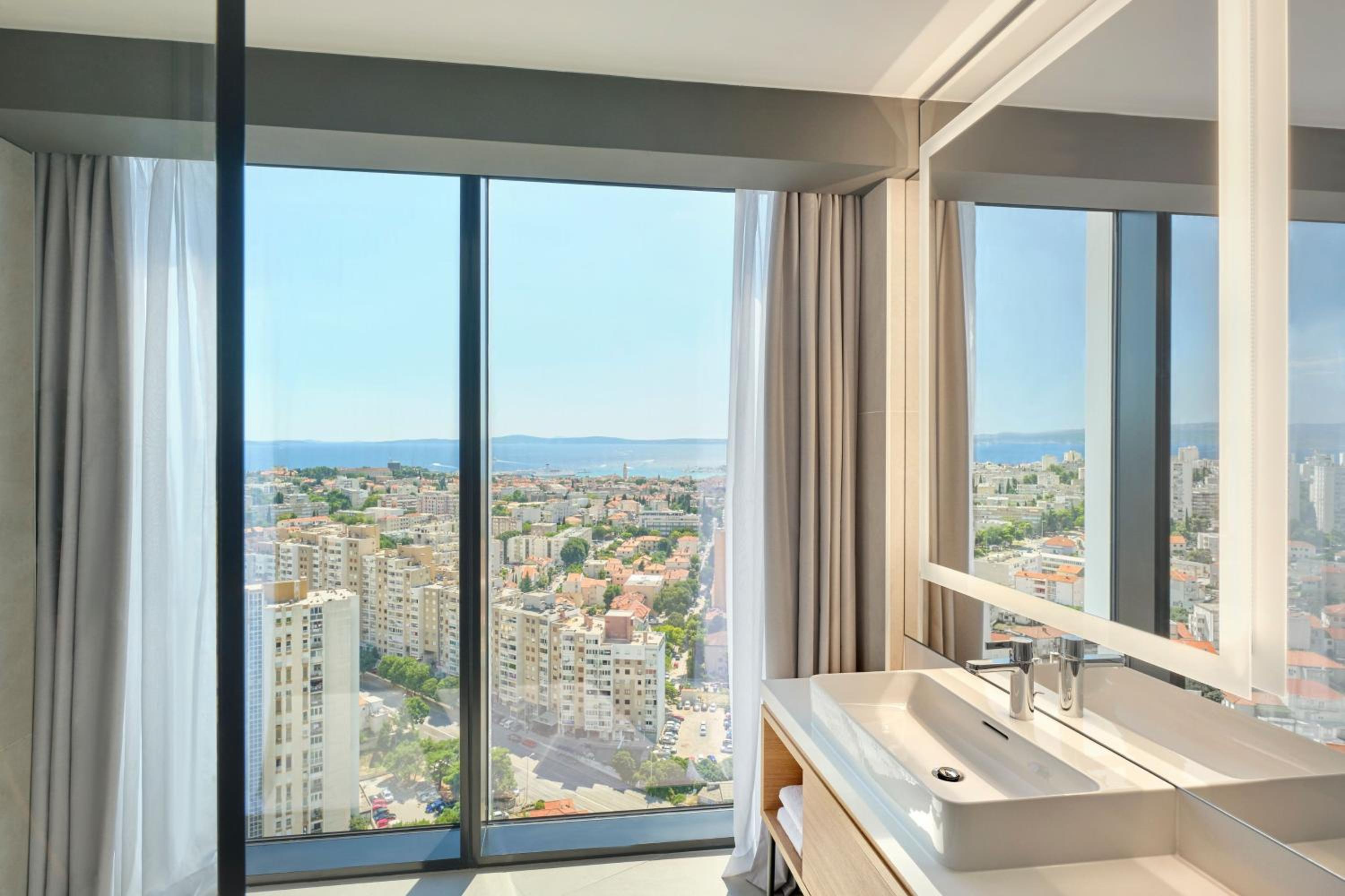 Superior King Room with Sea view - Photo 6