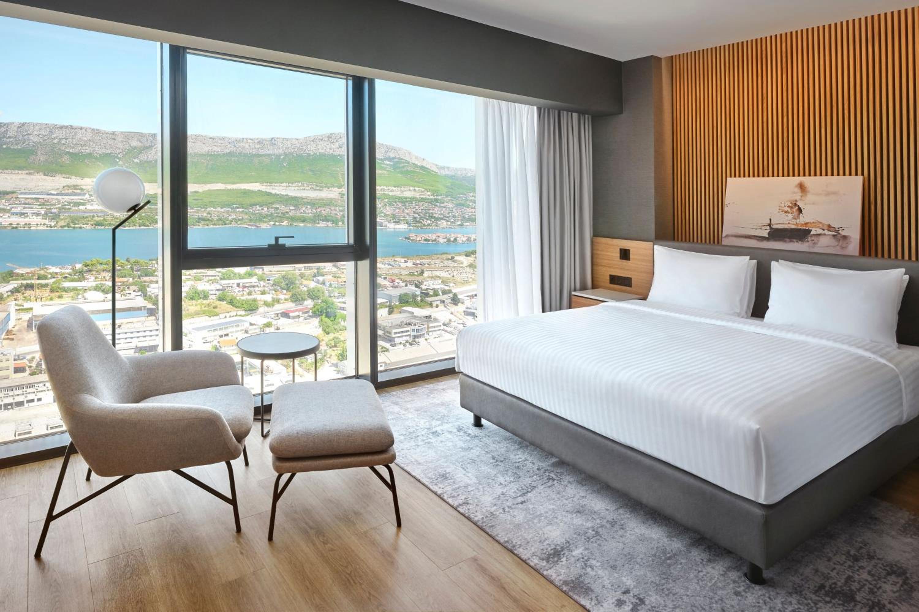 Standard King Room with Sea View - Photo 1