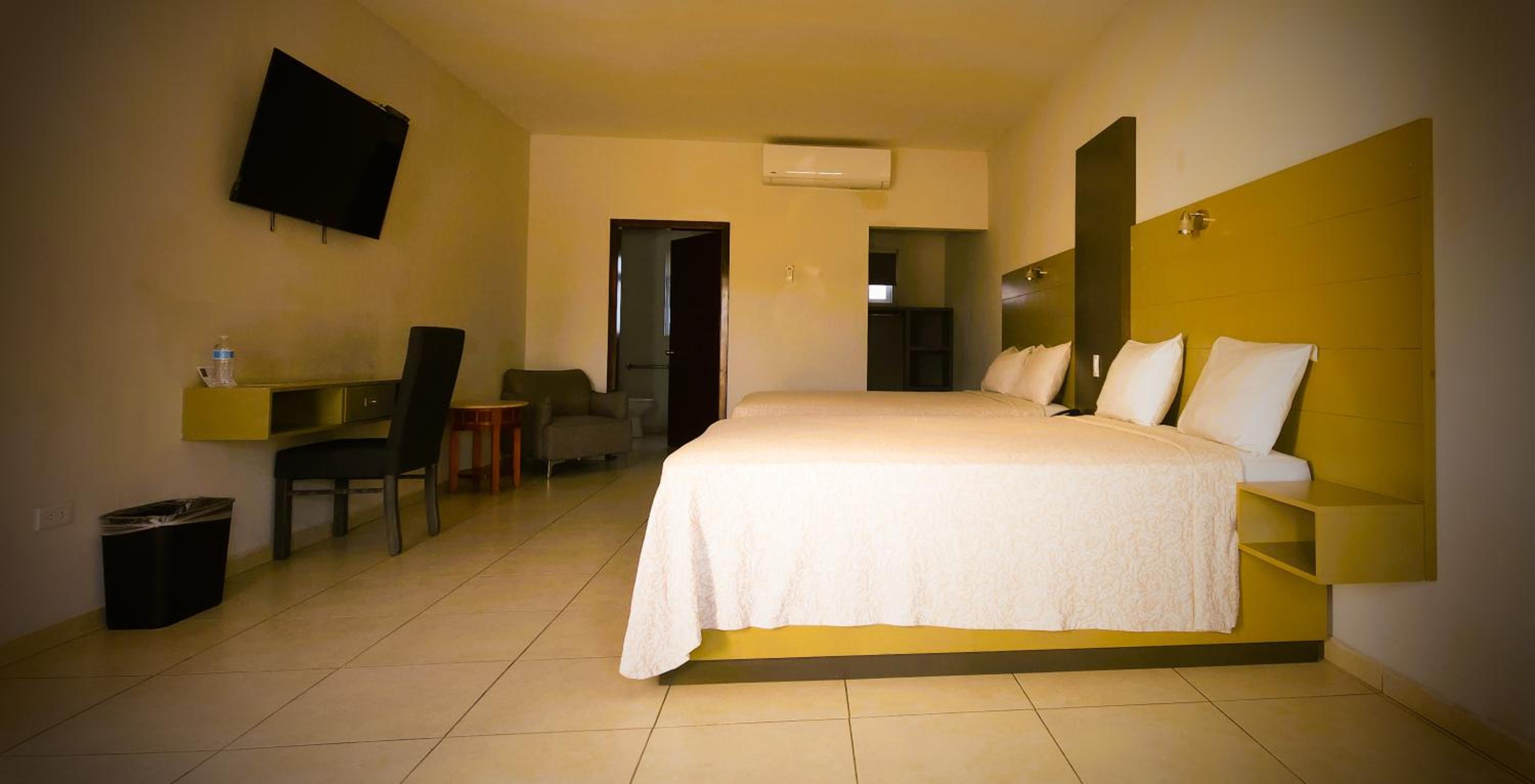 Standard Suite - Photo 2