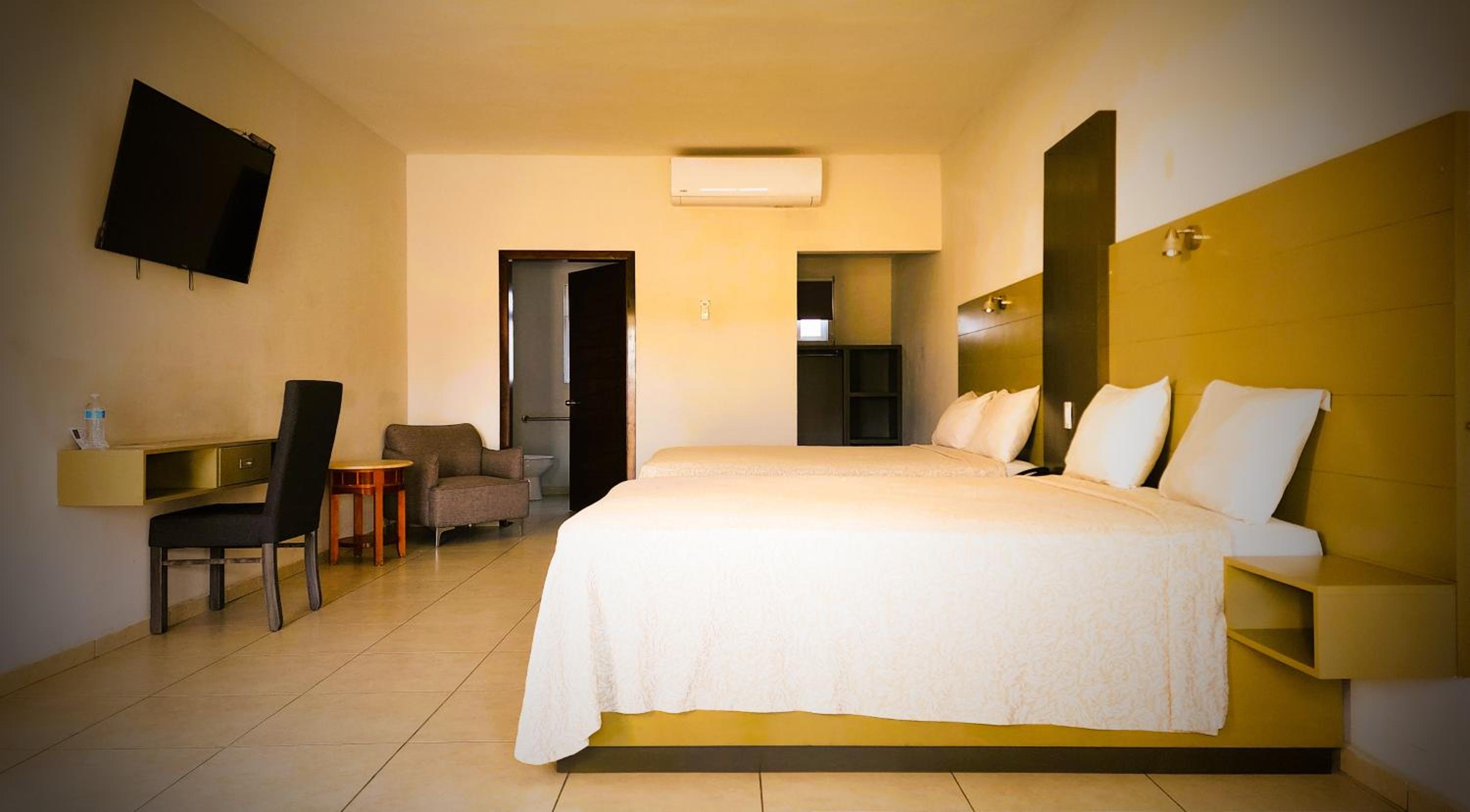 Standard Suite - Photo 4