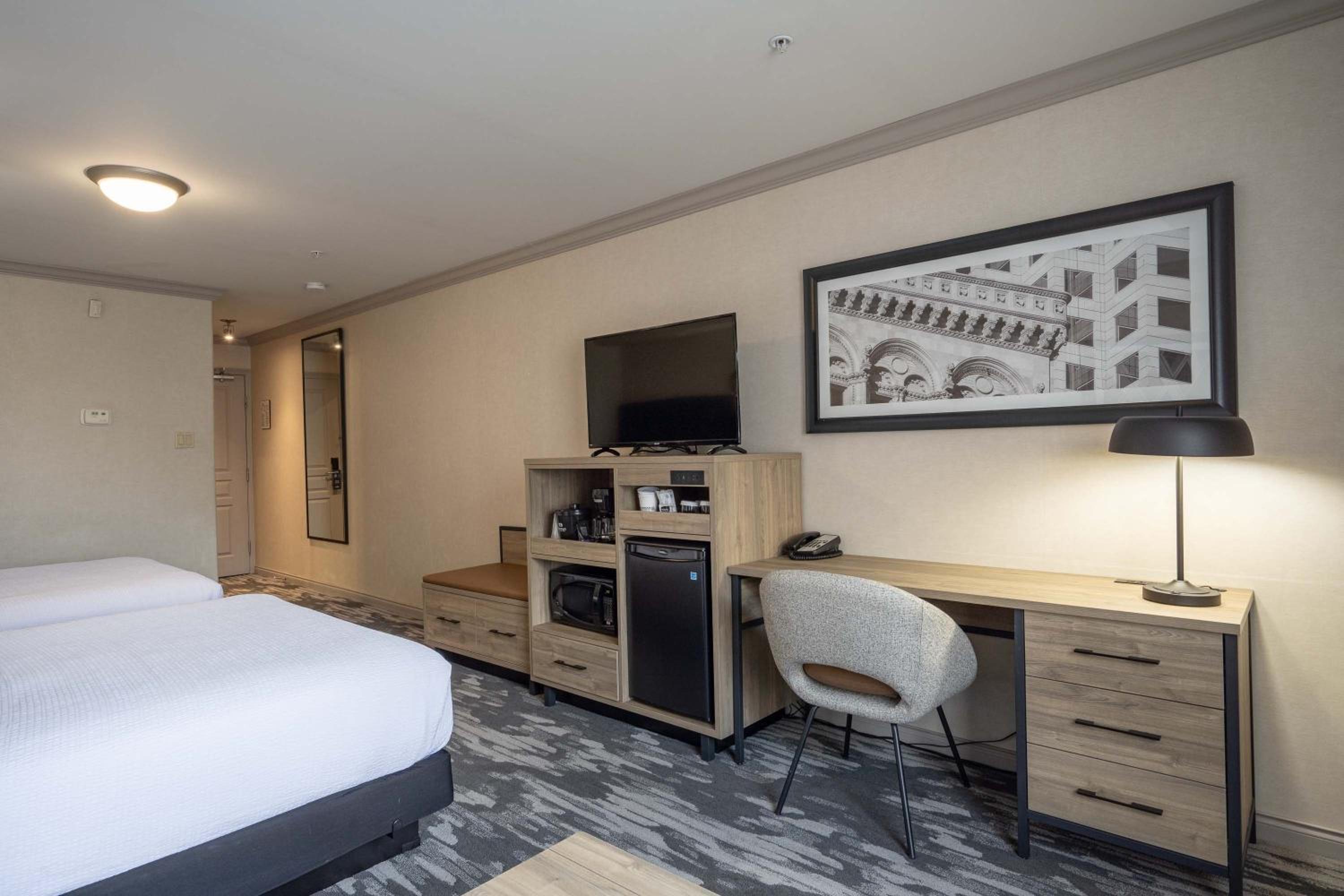 Standard Room, 2 Queen Beds, Sofa Bed photo 3