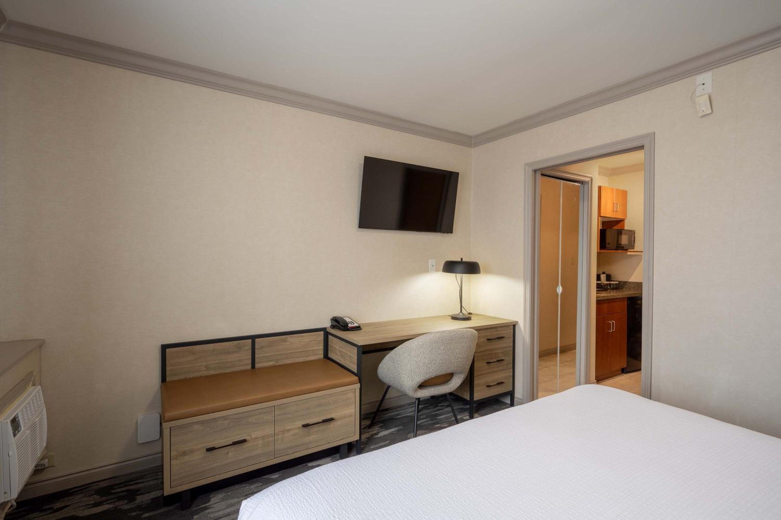 Standard Suite, 1 King Bed, Sofa Bed, Kitchenette - Photo 5