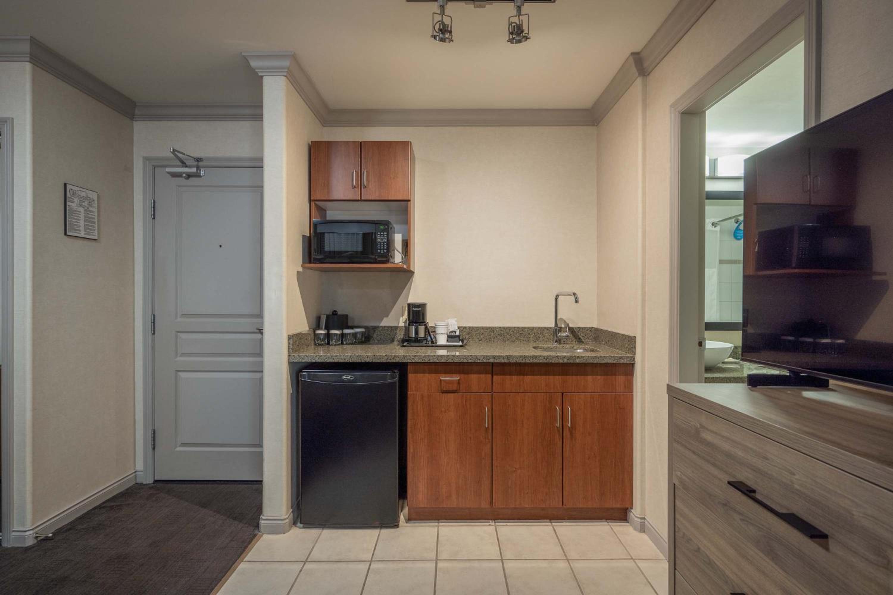 Grand Suite, 1 King Bed, Sofa Bed, Kitchenette - Photo 5