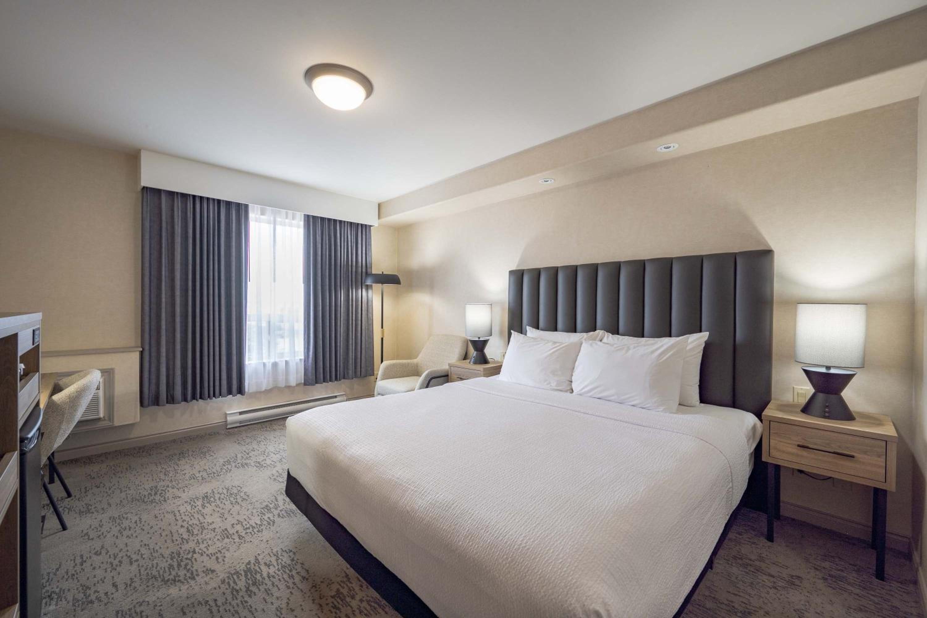Standard Room, 1 King Bed - Photo 1