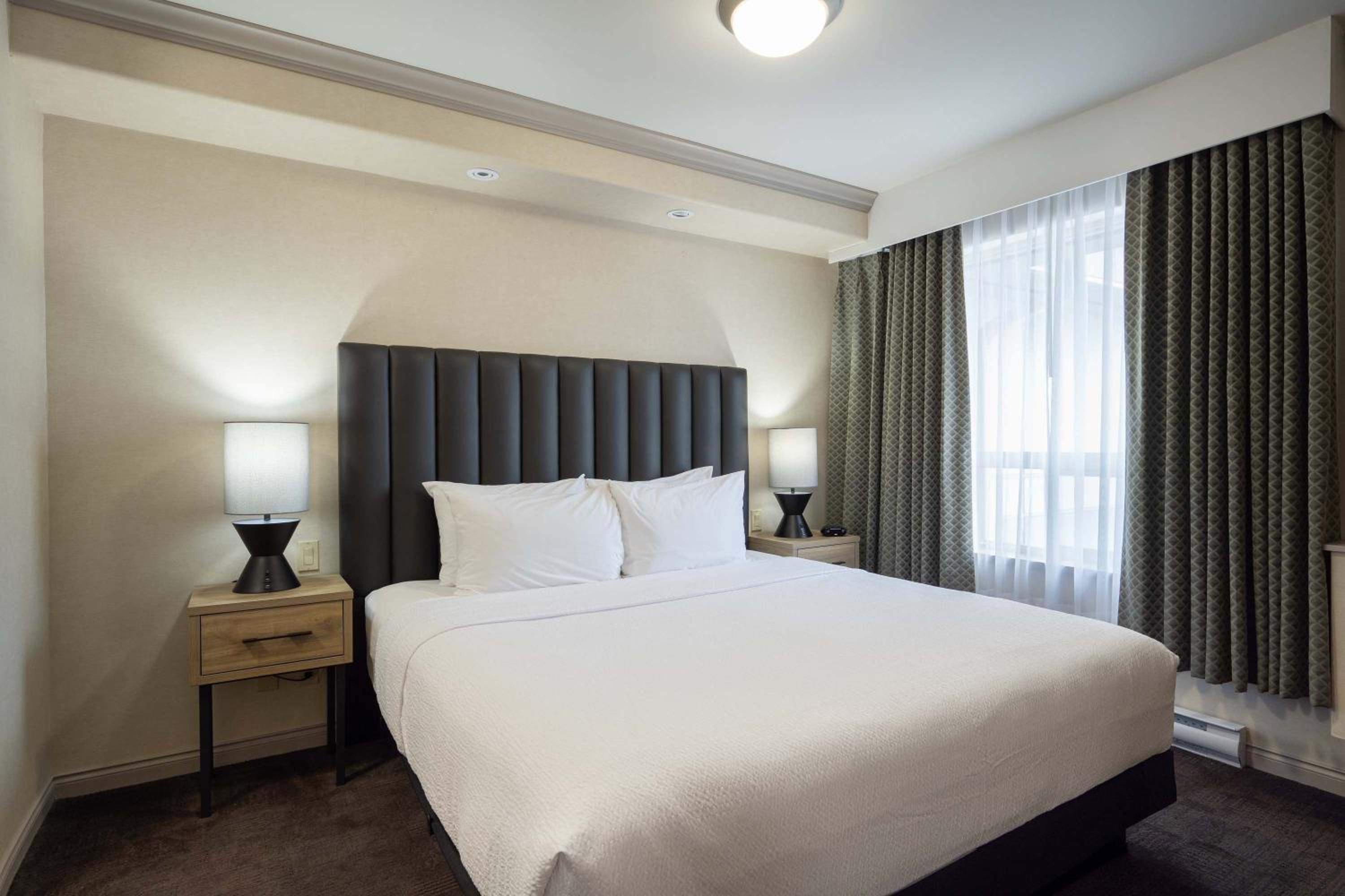 Grand Suite, 1 King Bed, Sofa Bed, Kitchenette - Photo 1