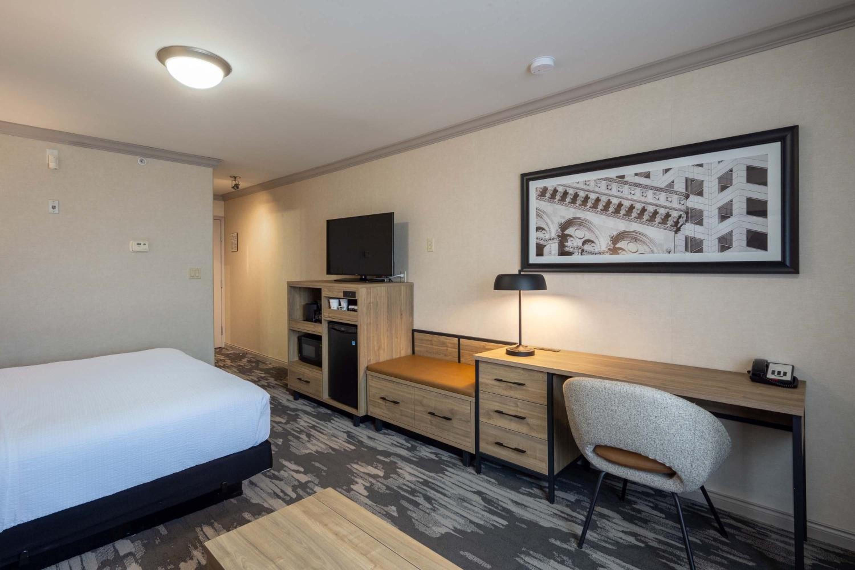 Standard Room, 1 King Bed, Sofa Bed - Photo 3