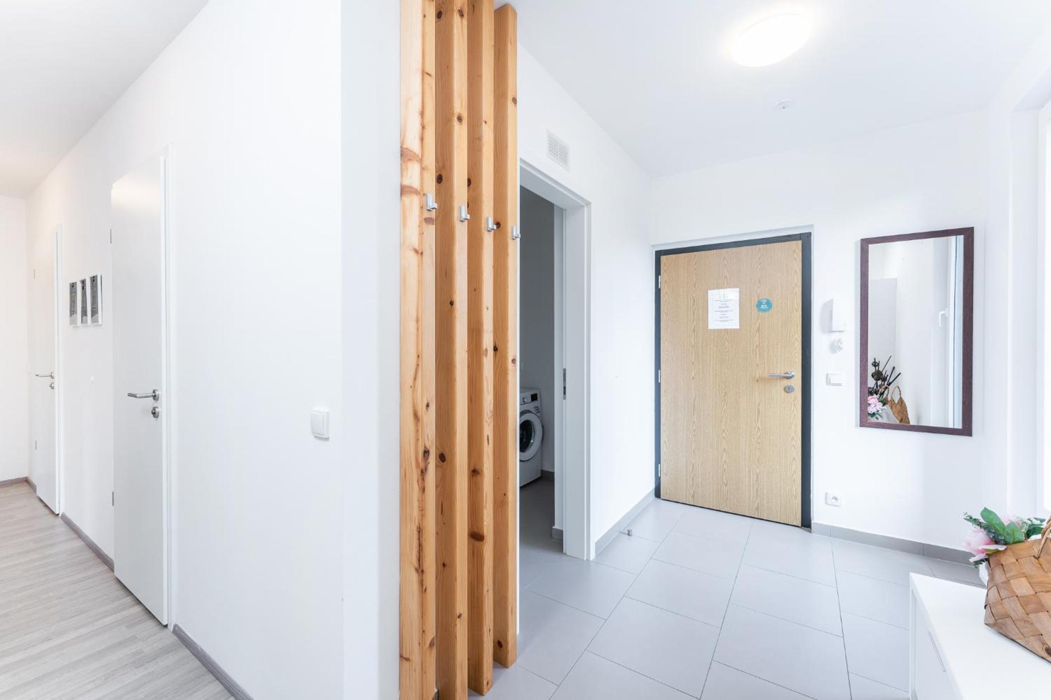 Deluxe Two-Bedroom Apartment with Garden View photo 2
